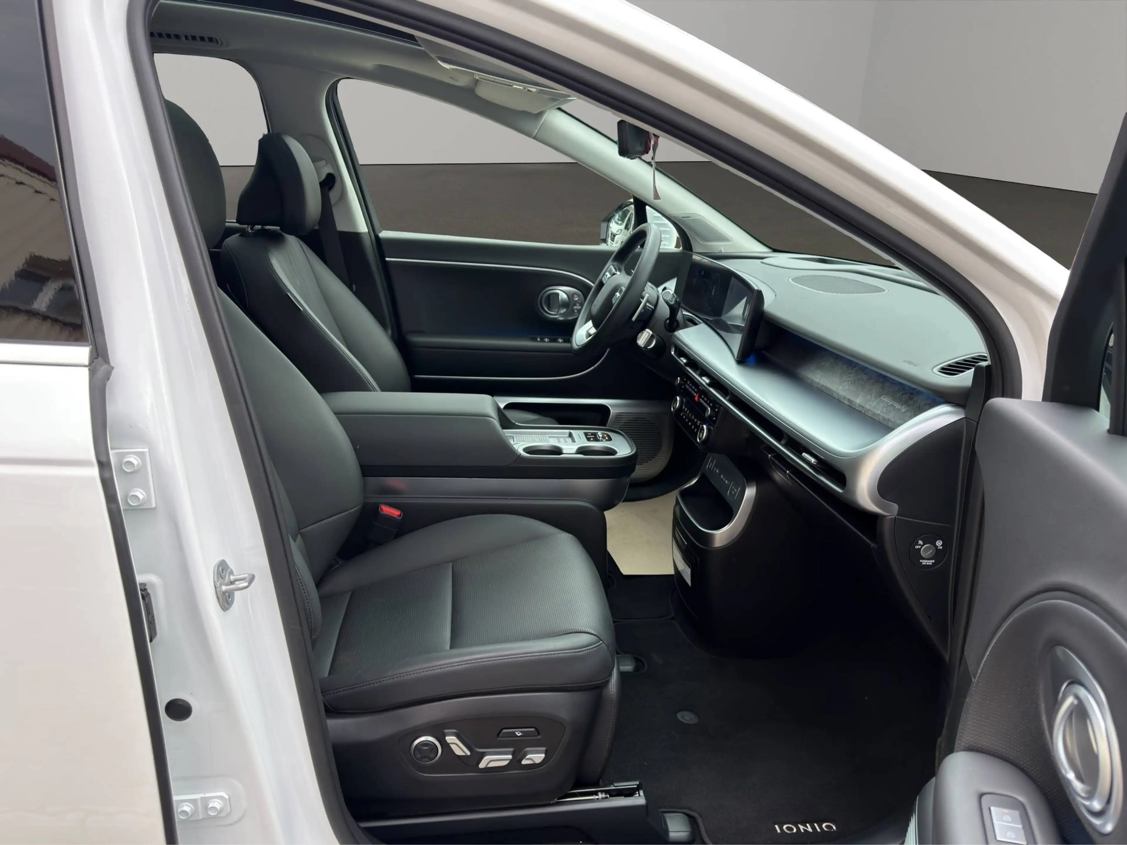Hyundai IONIQ 9 IONIQ 9 110kWh 4WD UNIQ 6-SITZER RELAXPAKET + PANORAMAGLASDACH - 98,3% SOC — photo 18