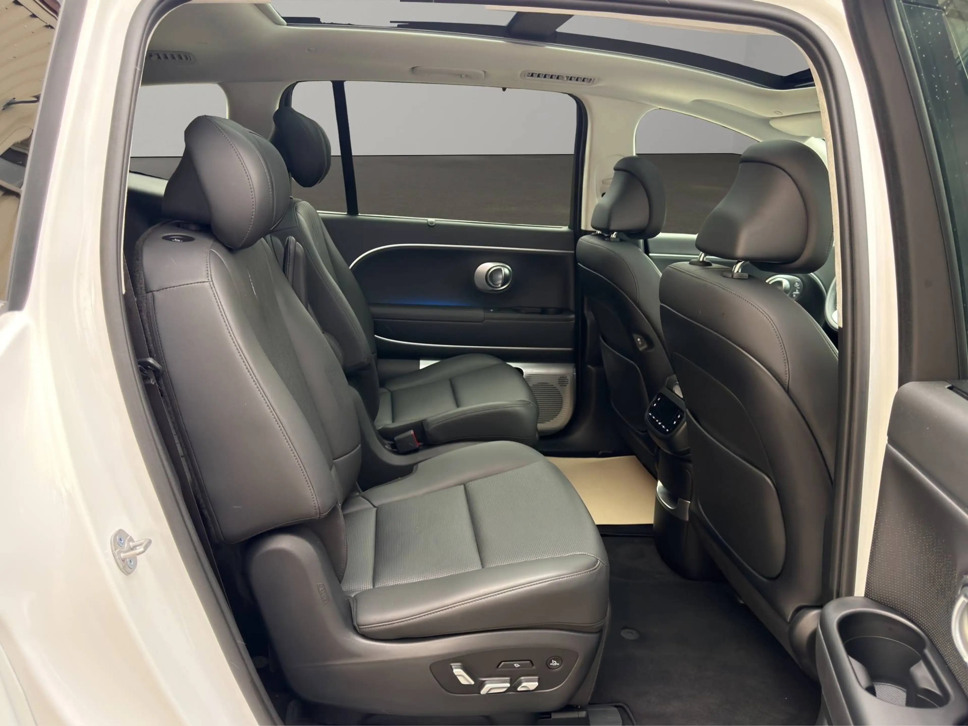 Hyundai IONIQ 9 IONIQ 9 110kWh 4WD UNIQ 6-SITZER RELAXPAKET + PANORAMAGLASDACH - 98,3% SOC — photo 19