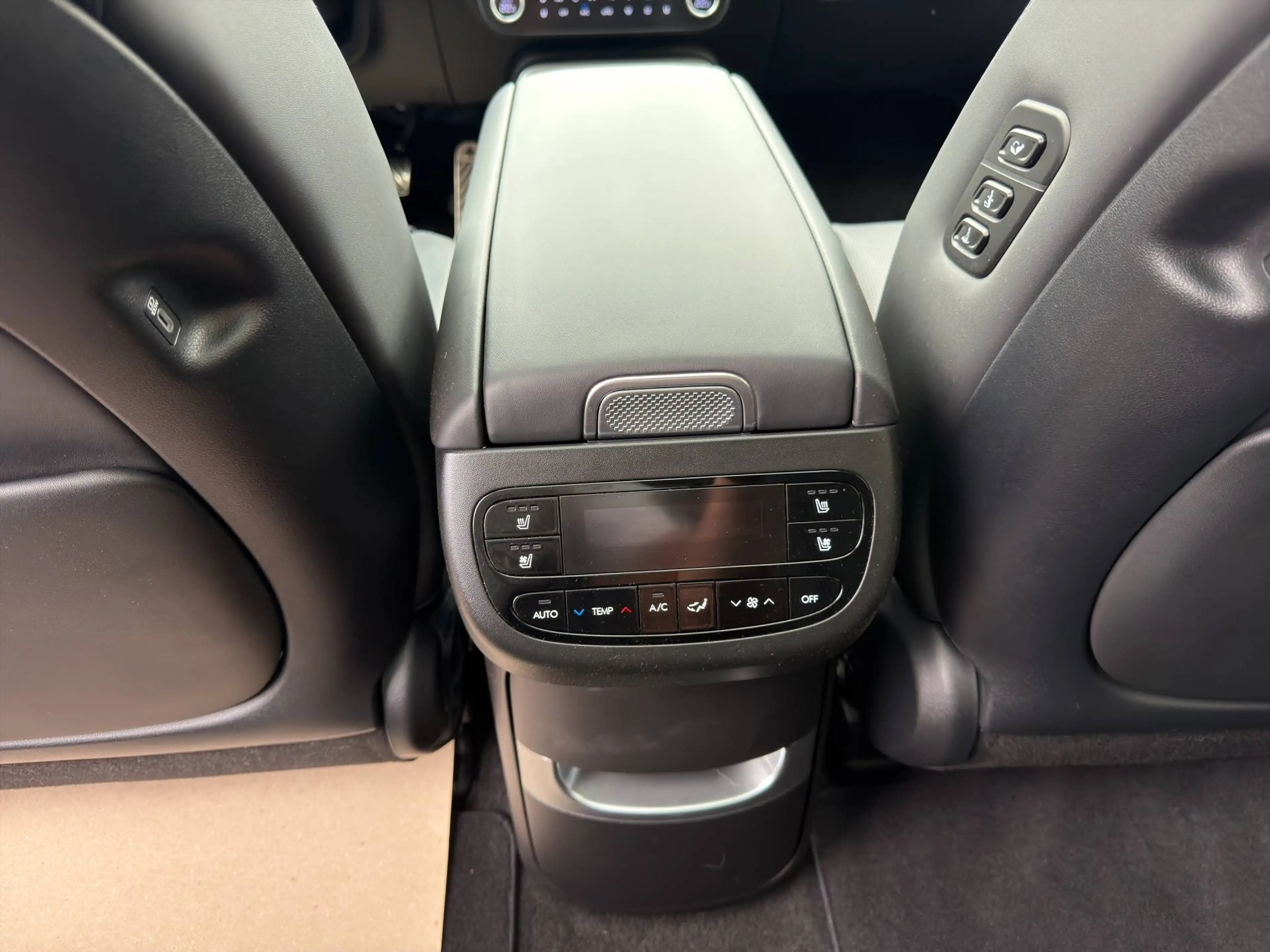 Hyundai IONIQ 9 IONIQ 9 110kWh 4WD UNIQ 6-SITZER RELAXPAKET + PANORAMAGLASDACH - 98,3% SOC — photo 37