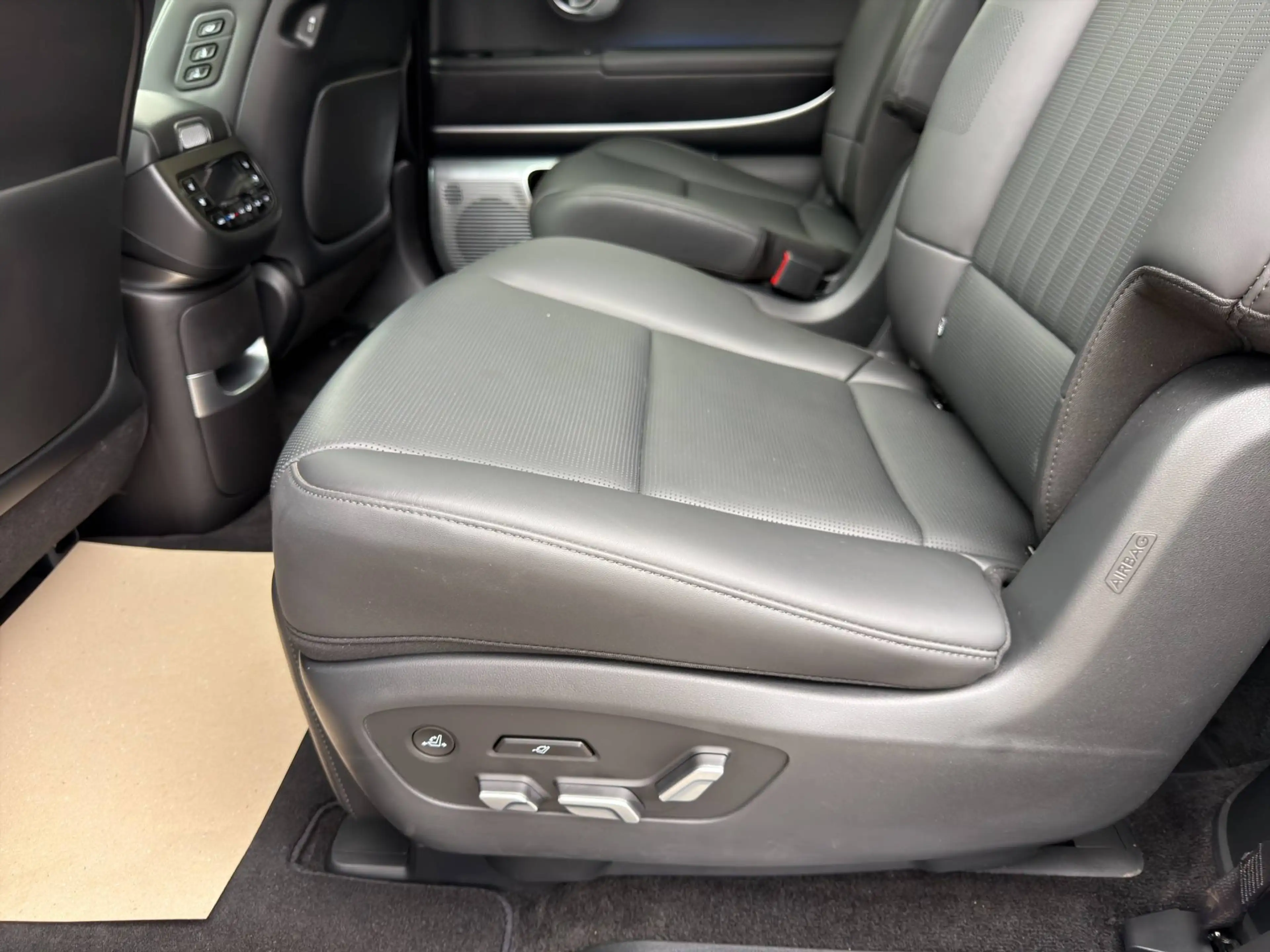 Hyundai IONIQ 9 IONIQ 9 110kWh 4WD UNIQ 6-SITZER RELAXPAKET + PANORAMAGLASDACH - 98,3% SOC — photo 36