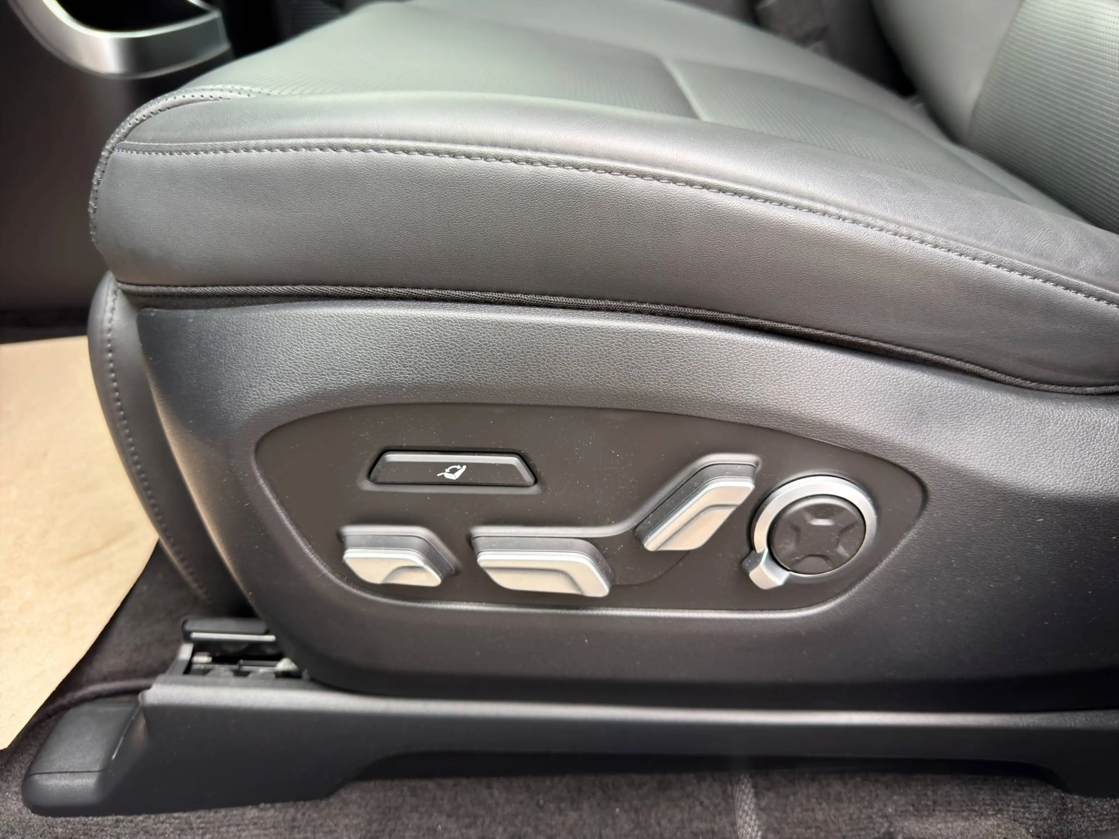 Hyundai IONIQ 9 IONIQ 9 110kWh 4WD UNIQ 6-SITZER RELAXPAKET + PANORAMAGLASDACH - 98,3% SOC — photo 28