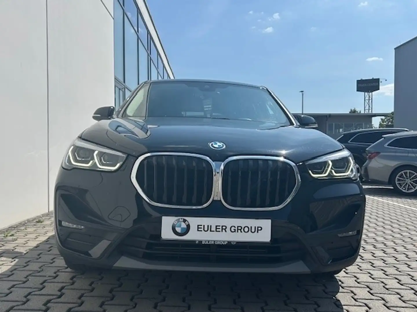 BMW X1 xDrive 25e SHZ LED Parkass HiFi NAV ActiveG Schwarz - 2