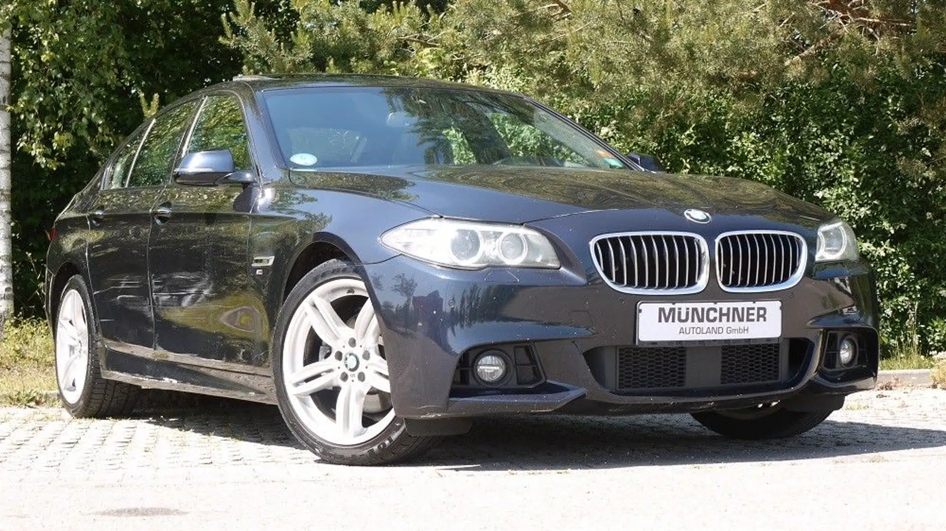 BMW 520 d xDrive Lim M Sport Paket Schwarz - 1