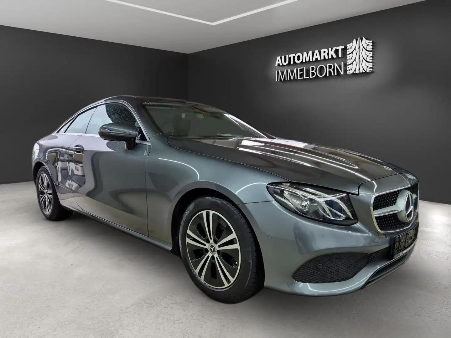 Mercedes-Benz E 220 d Coupe Pano*Massage*Burmester*BelüSitze*L Grey - 1