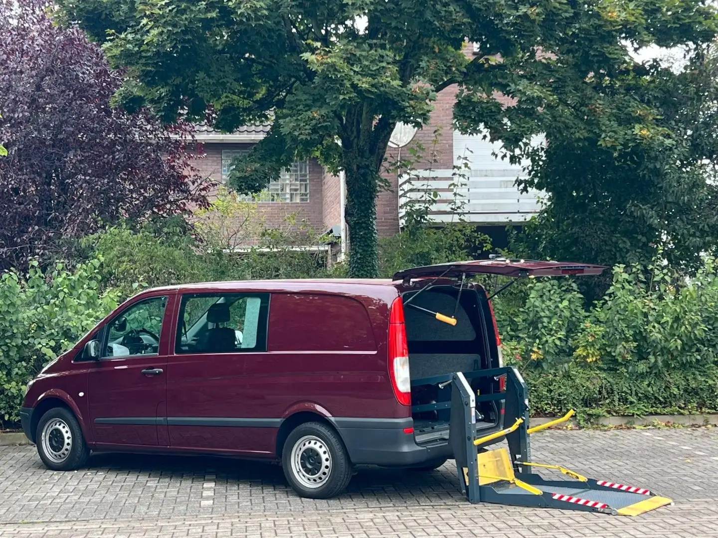 Mercedes-Benz Vito 111 Cdi PARAVAN BEHINDERTENUMBAU Euro 4 Lkw Rot - 2