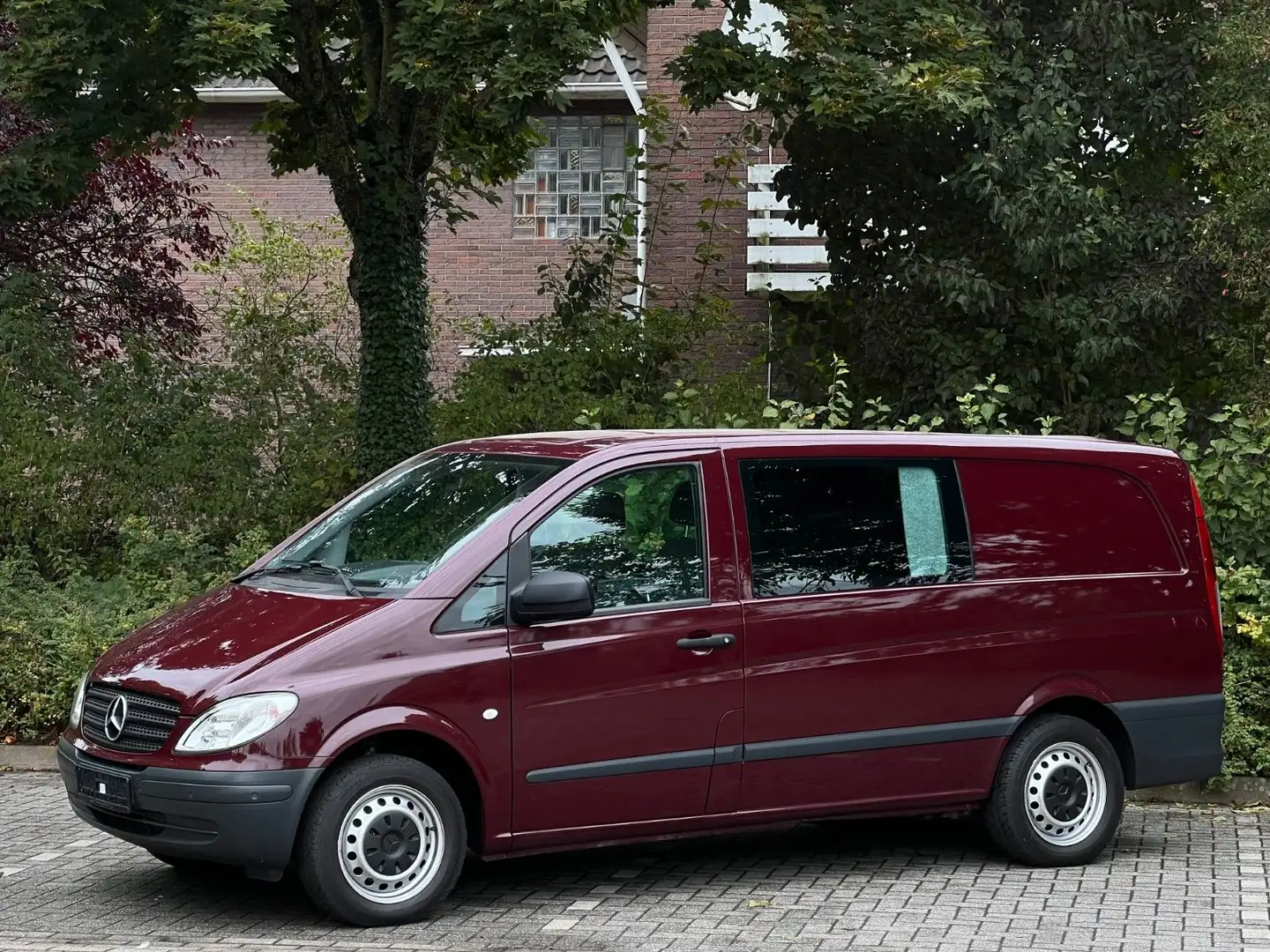 Mercedes-Benz Vito 111 Cdi PARAVAN BEHINDERTENUMBAU Euro 4 Lkw Rot - 1