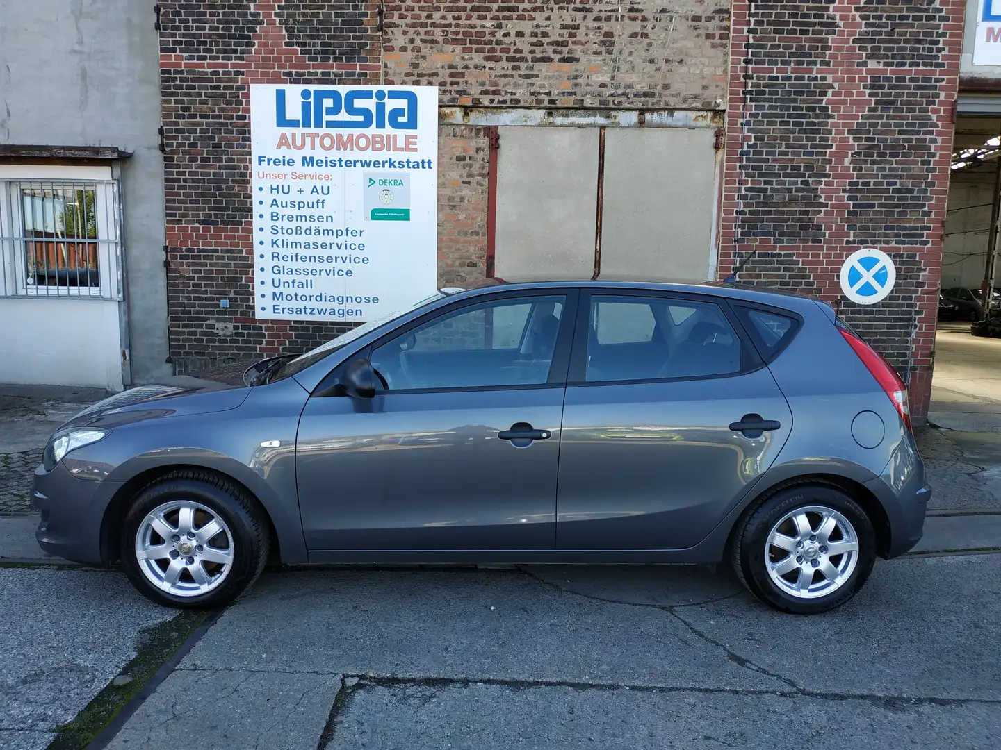 Hyundai i30 Edition+/ TÜV NEU/ wenig KM/ 8-fach bereift Grau - 2