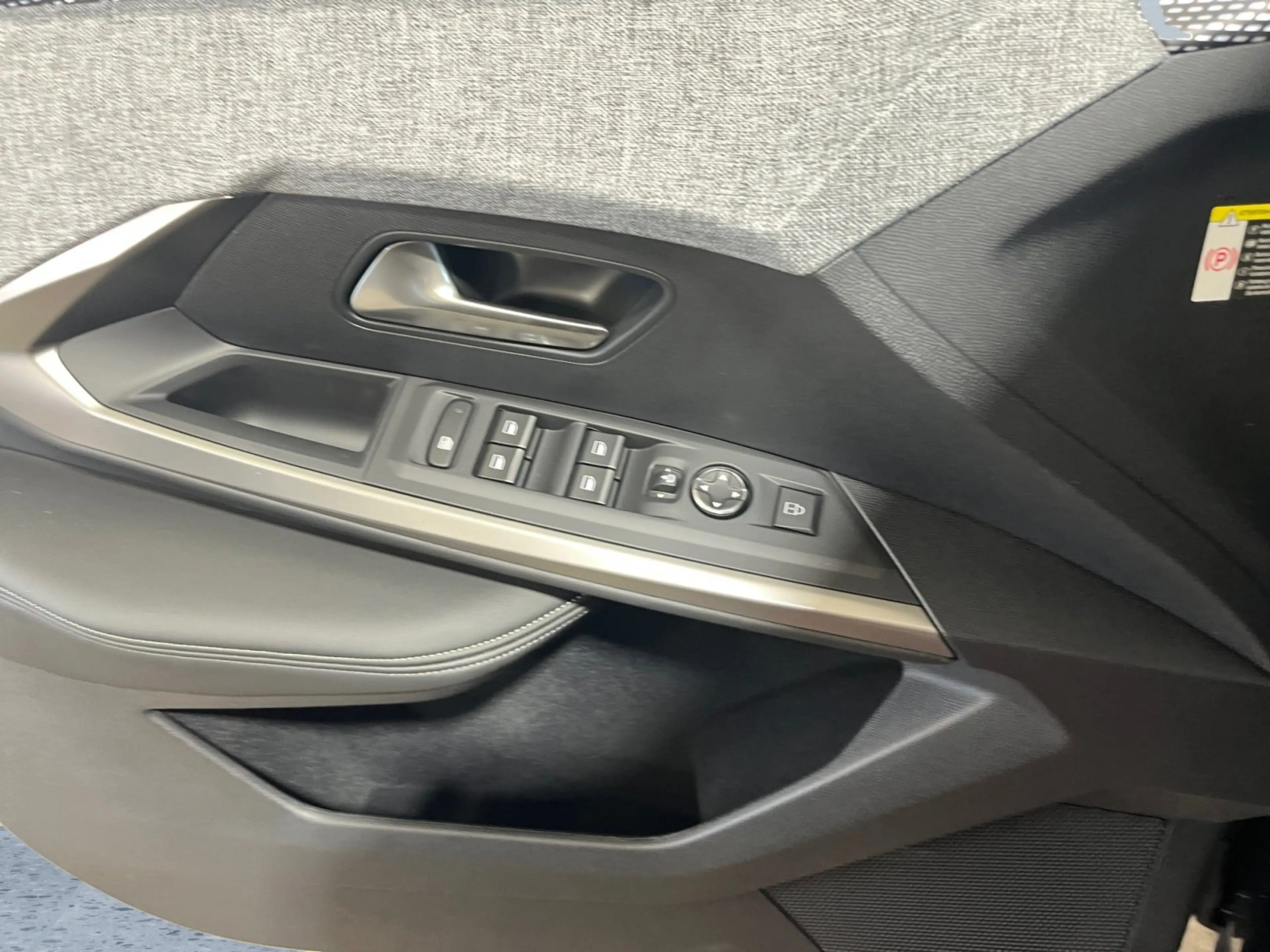Peugeot 5008 Elektro 210 GT motor Exclusive ACC AHK LED — photo 12
