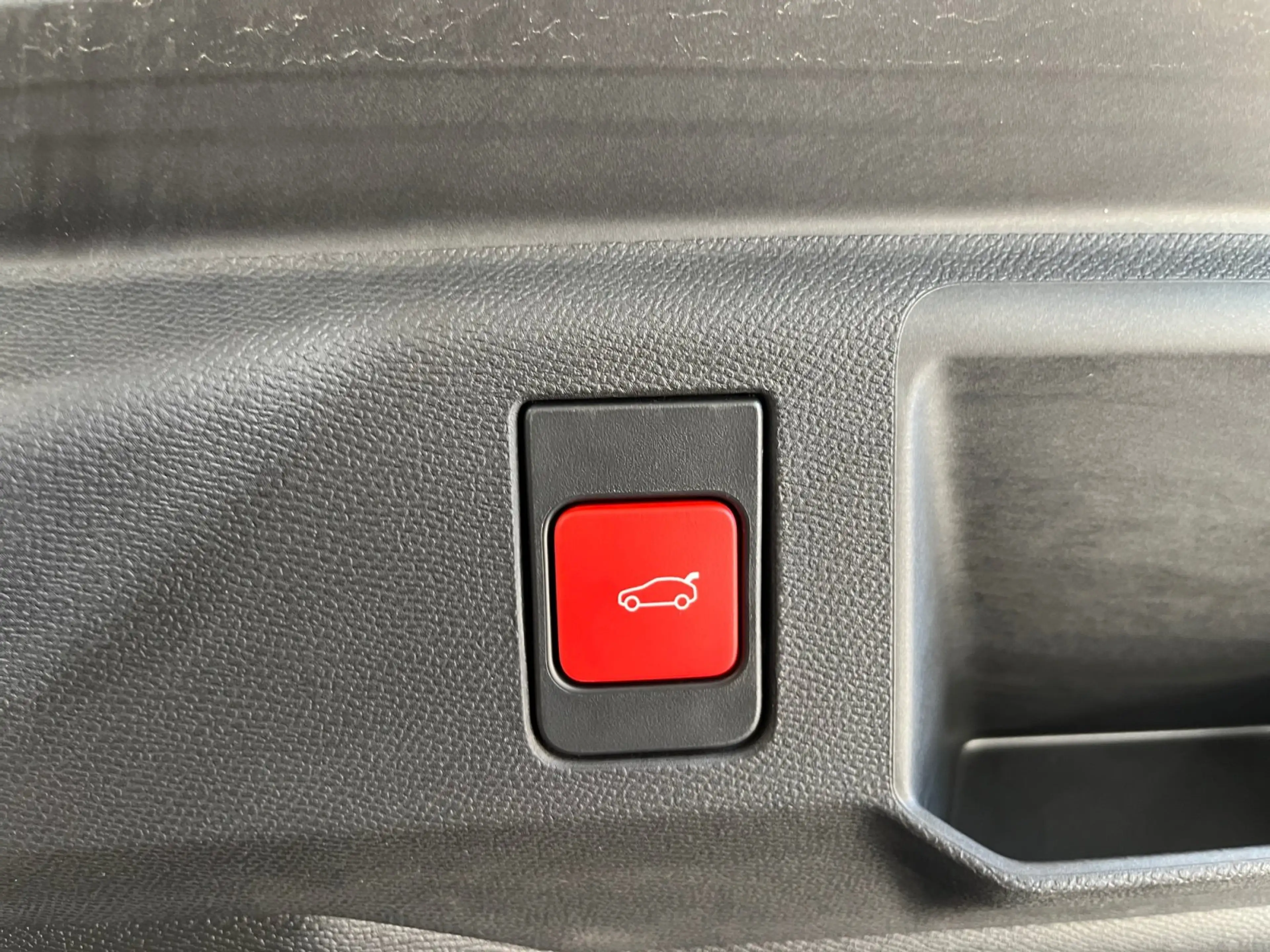 Peugeot 5008 Elektro 210 GT motor Exclusive ACC AHK LED — photo 15