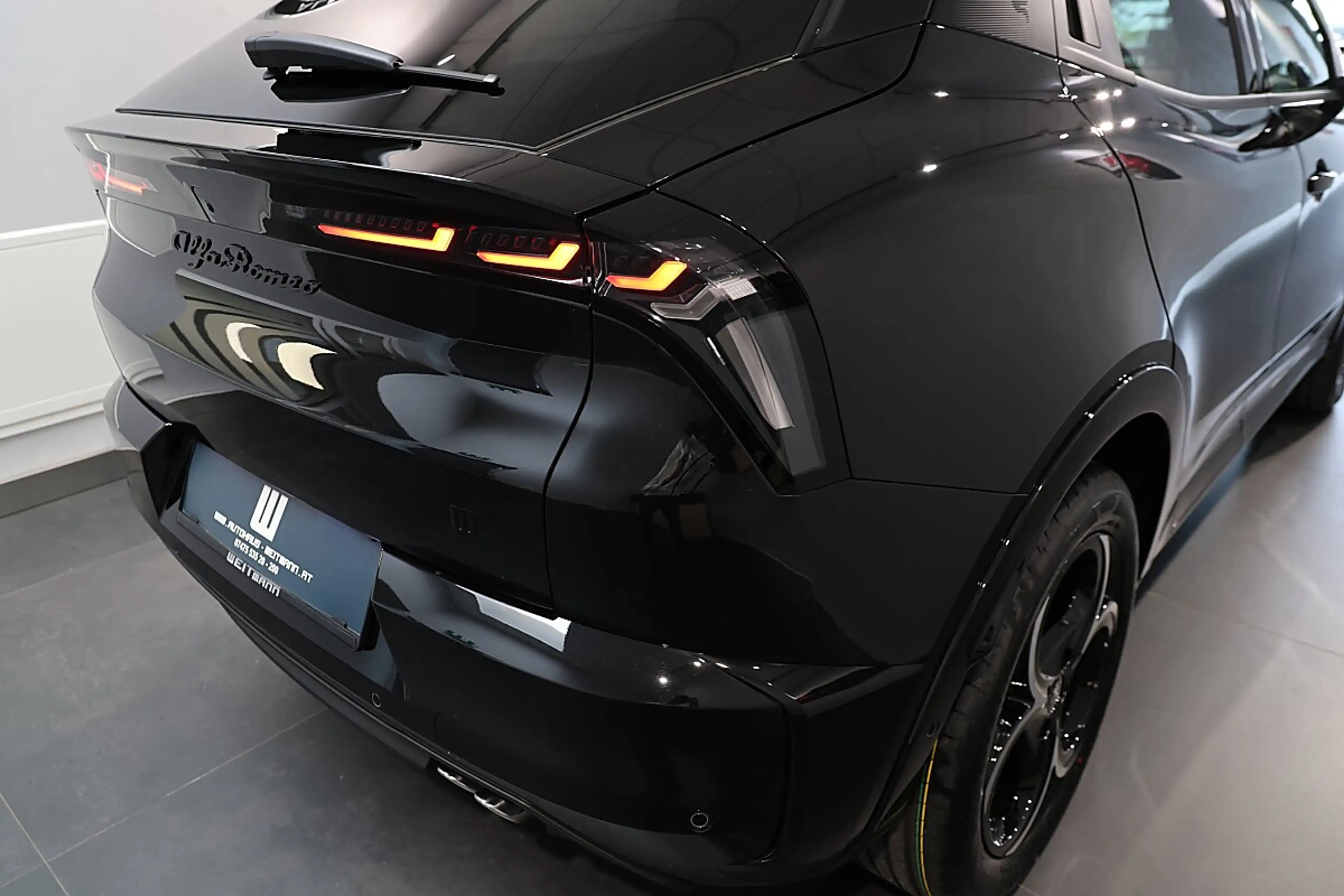 Alfa Romeo Junior Ibrida 1.2e-DCT6 Mild-Hybrid Ti — photo 8