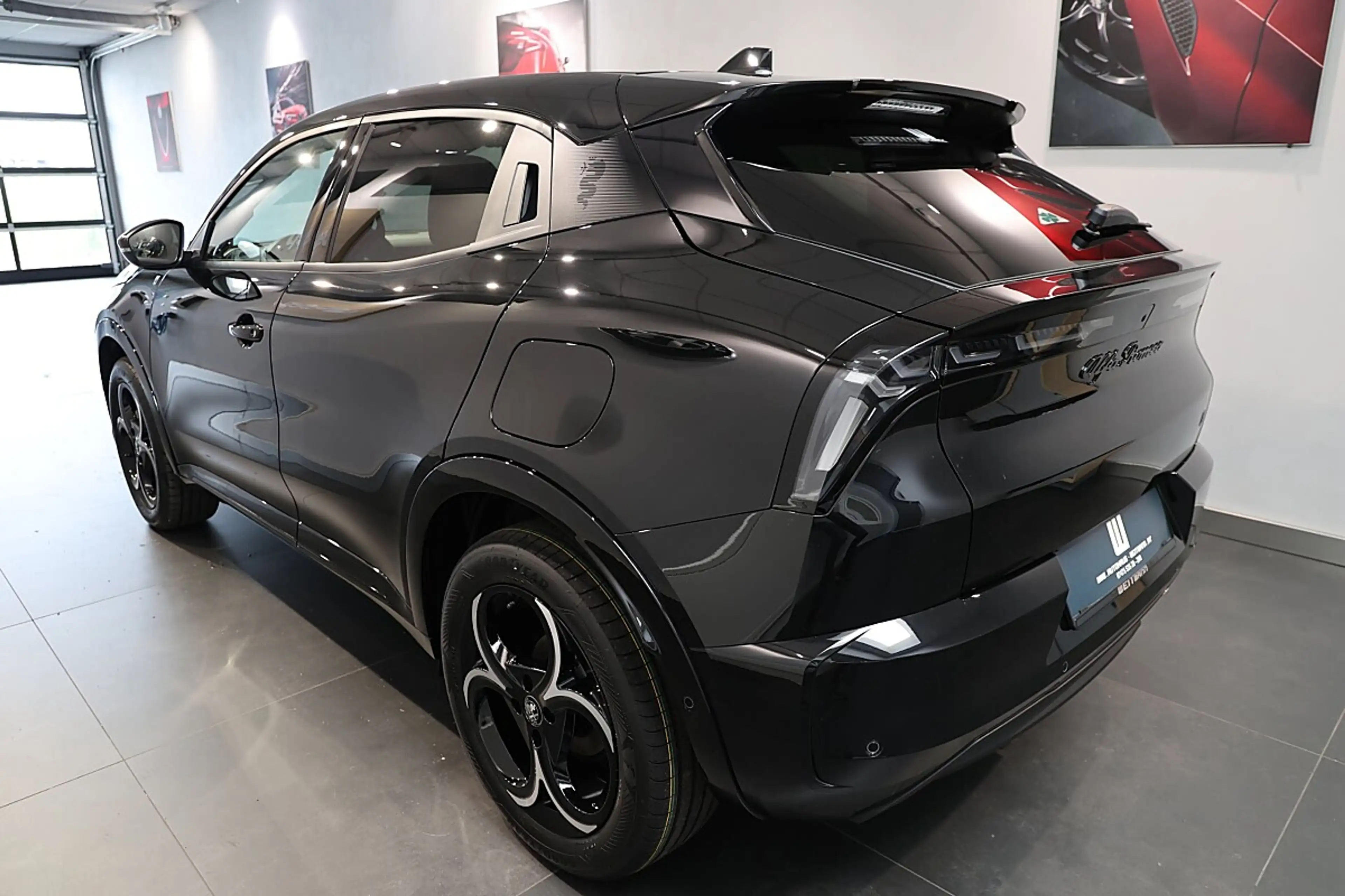 Alfa Romeo Junior Ibrida 1.2e-DCT6 Mild-Hybrid Ti — photo 4