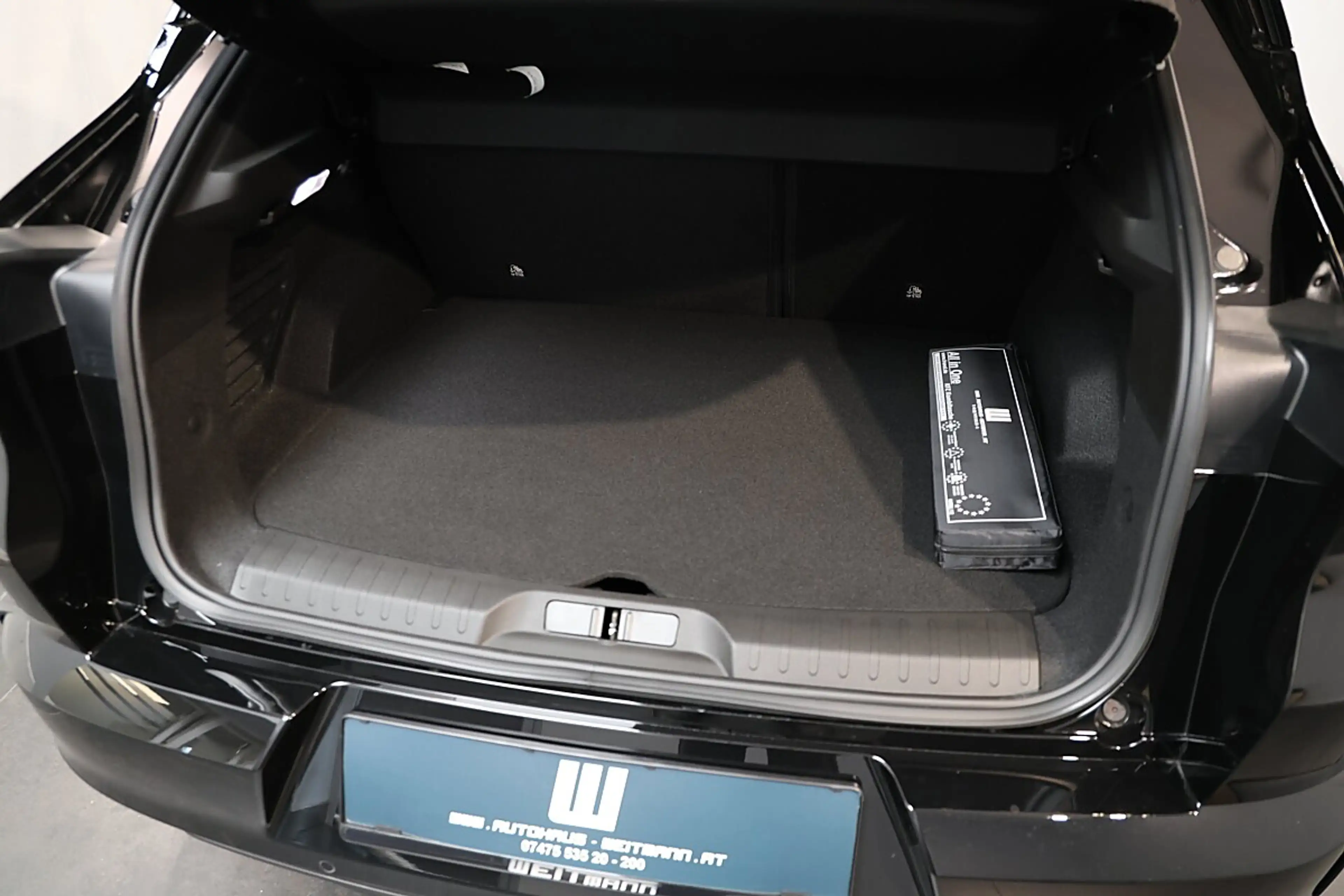 Alfa Romeo Junior Ibrida 1.2e-DCT6 Mild-Hybrid Ti — photo 13