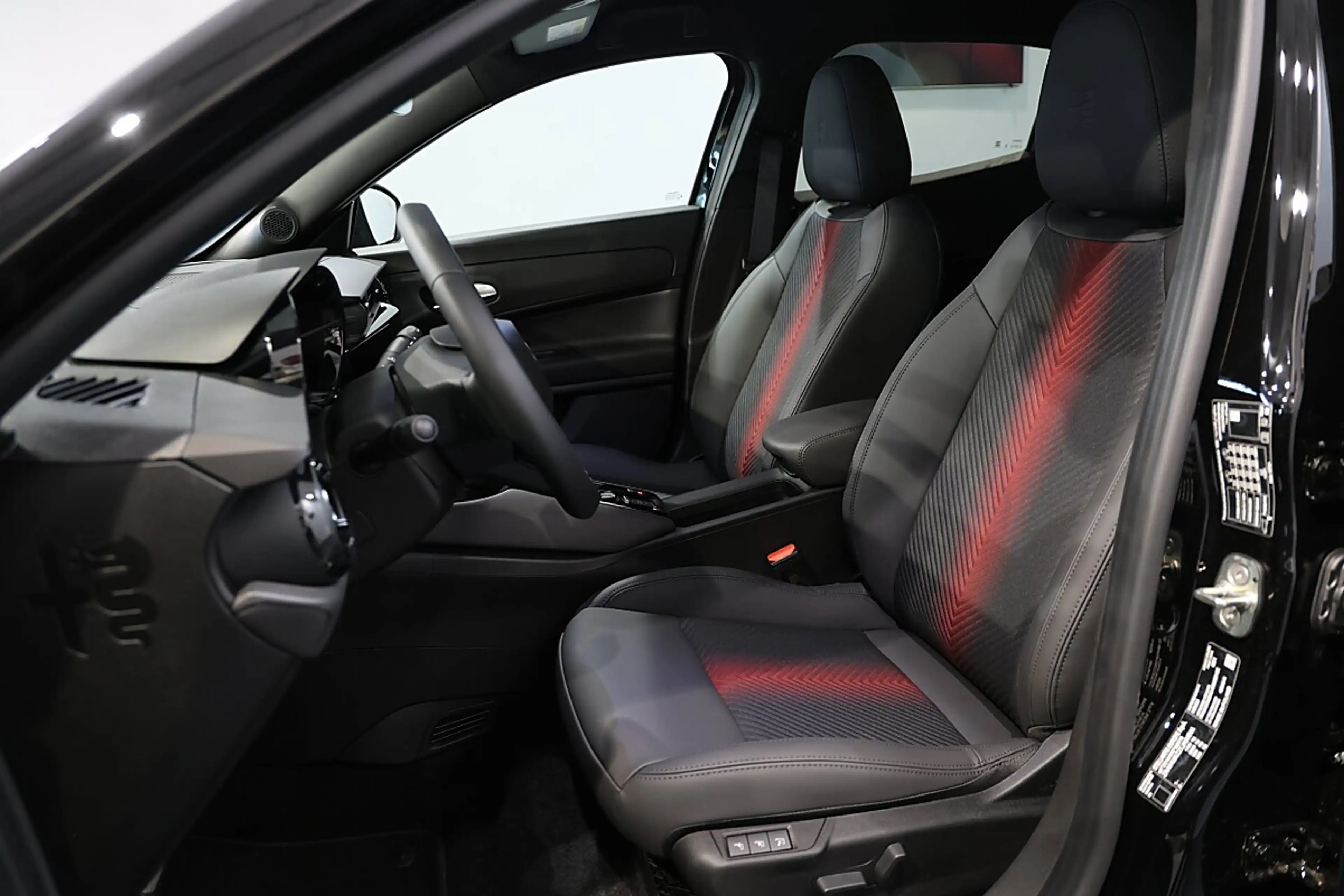 Alfa Romeo Junior Ibrida 1.2e-DCT6 Mild-Hybrid Ti — photo 9