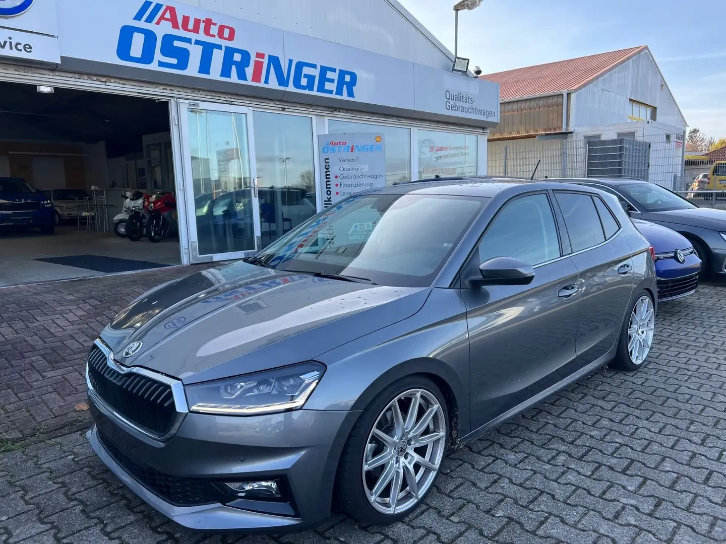 Skoda Fabia Style 1,0 TSI SmartL Gewindefw. KW V1 18" Gris - 1