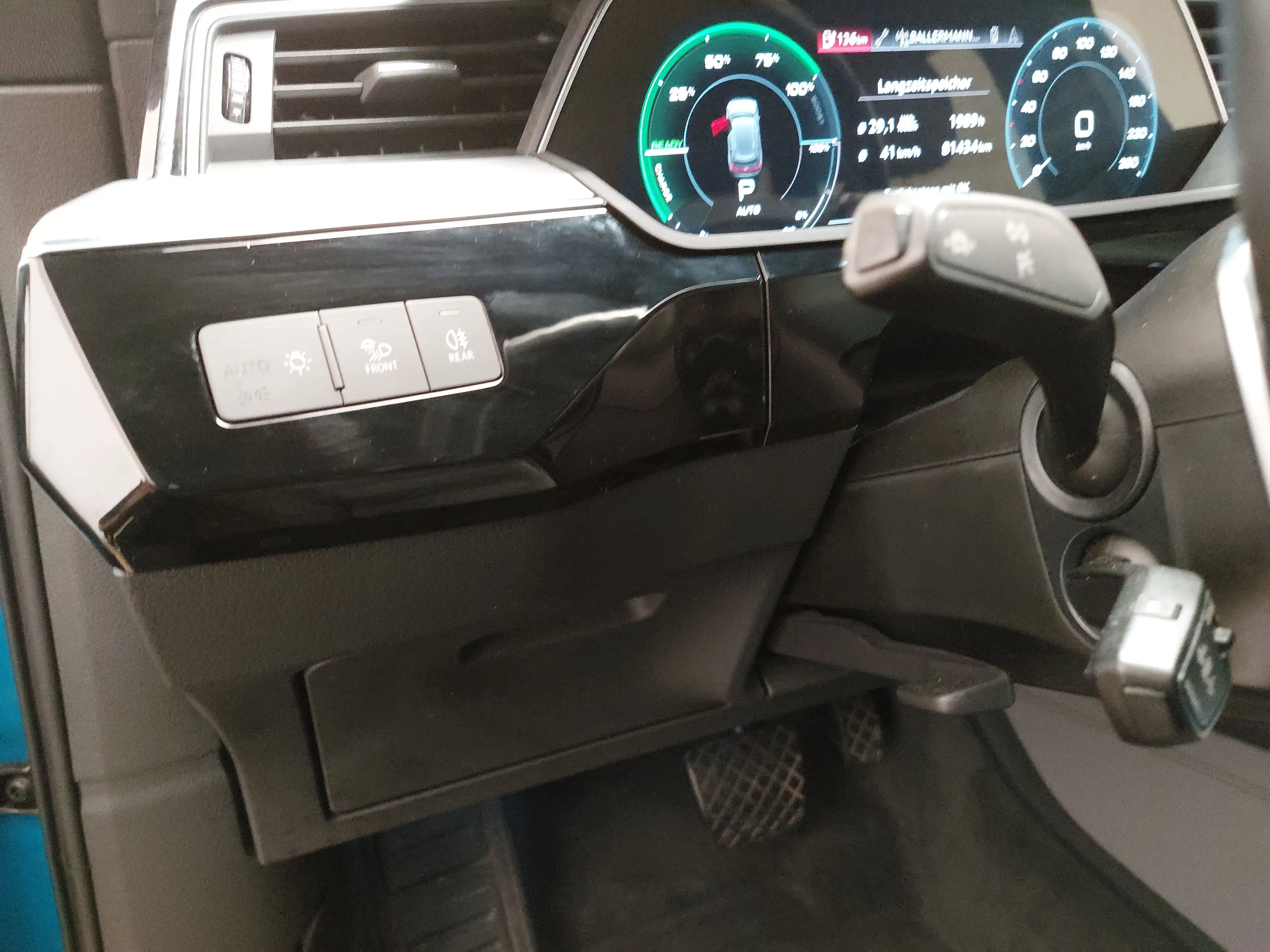 Audi e-tron 55 Qu. S-Line T-Leder Navi LED vc RFK — photo 7