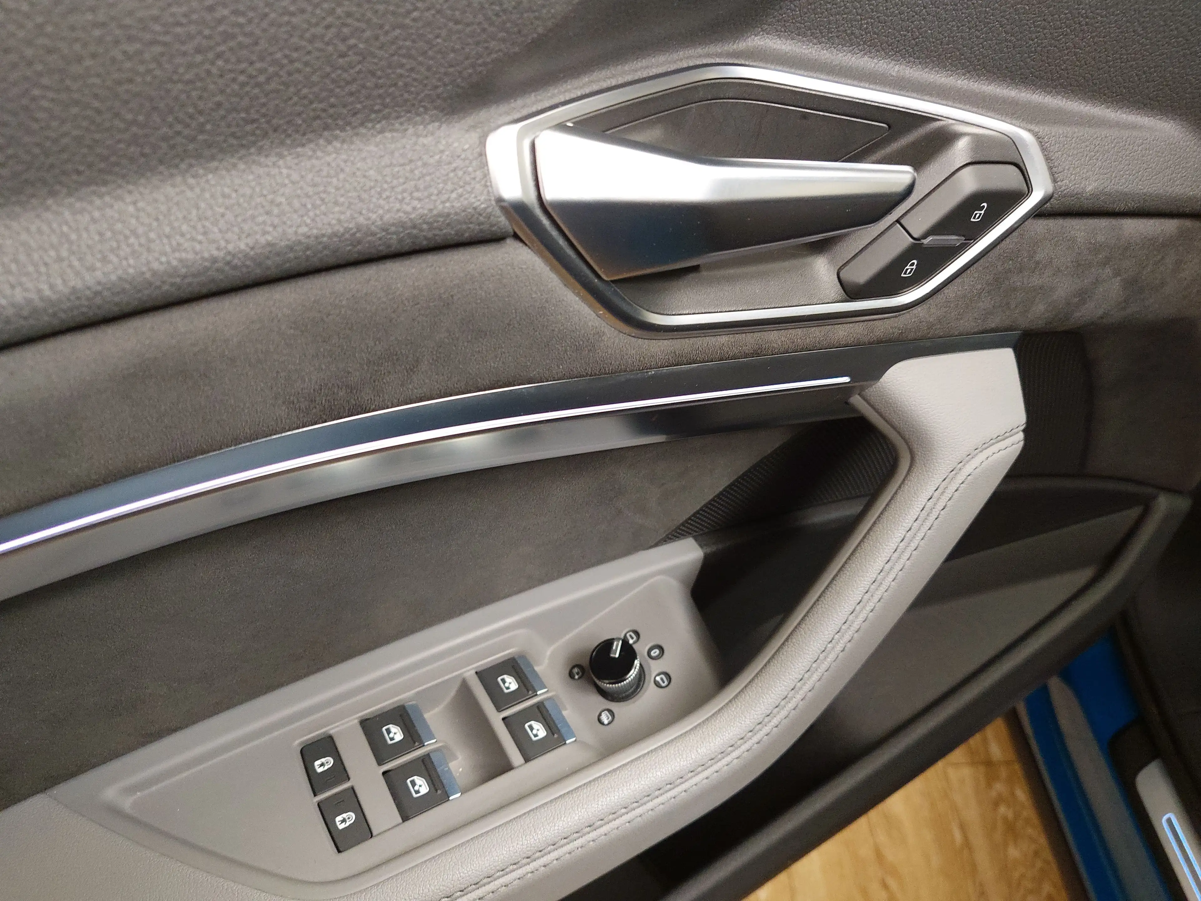 Audi e-tron 55 Qu. S-Line T-Leder Navi LED vc RFK — photo 5