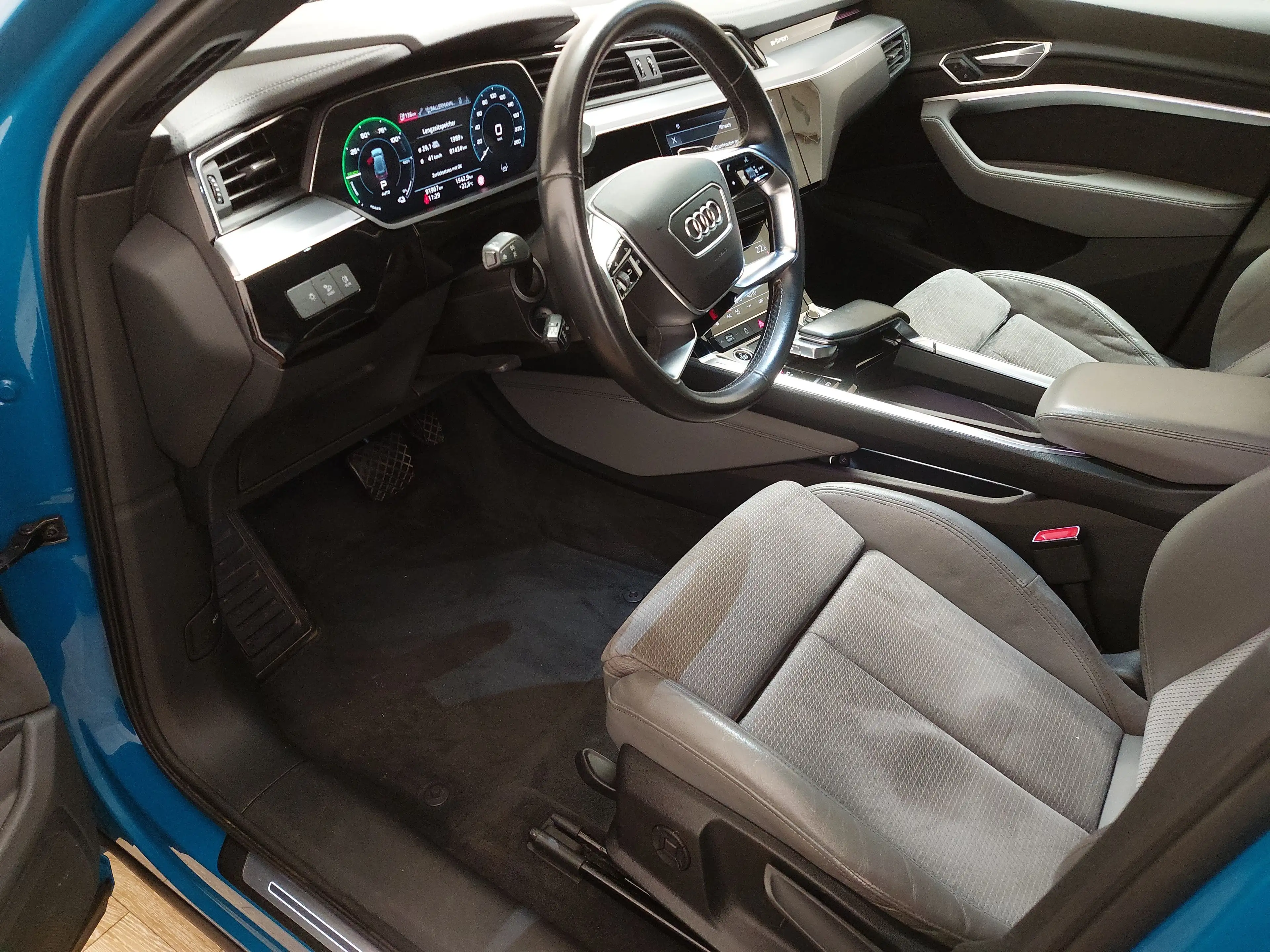 Audi e-tron 55 Qu. S-Line T-Leder Navi LED vc RFK — photo 6