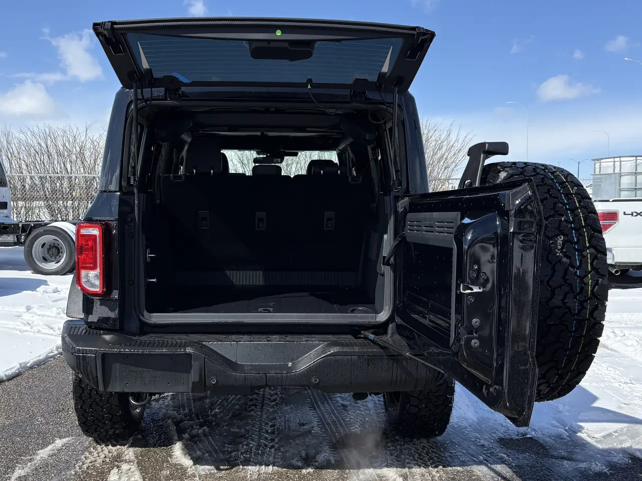 Ford Bronco photo Ford Bronco