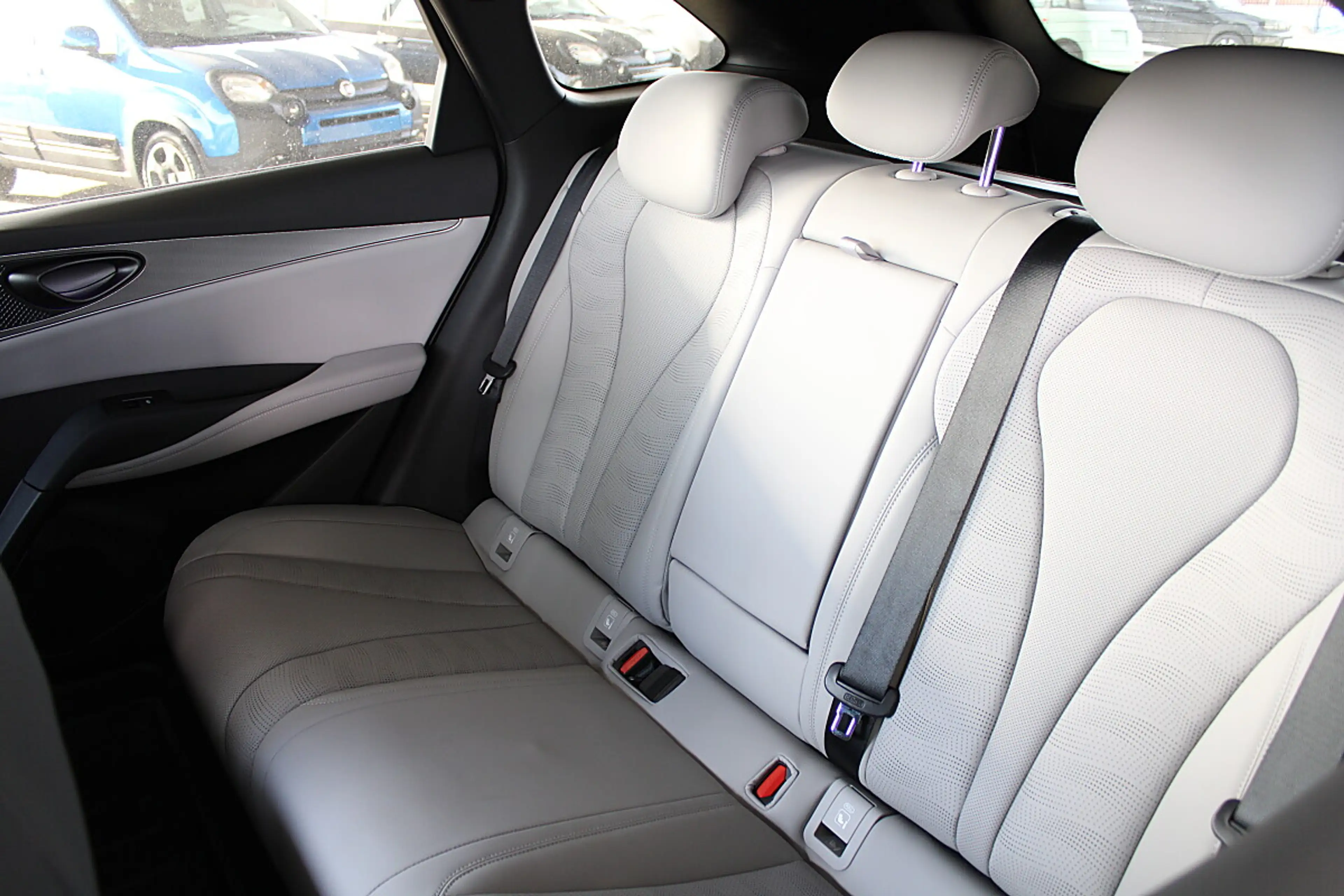 BYD Seal 6 DM-i Touring PHEV 19kWh Comfort Österreich Paket — photo 12