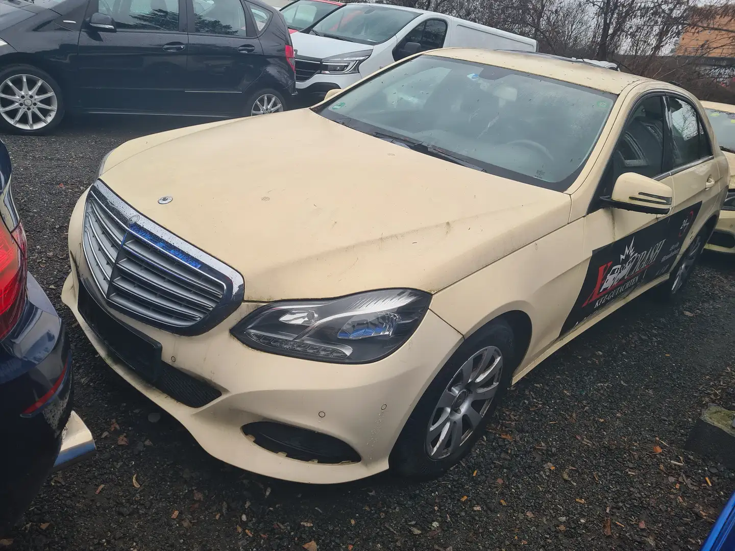 Mercedes-Benz E 200 E 200 BlueTec (212.006) Lim. Motorschaden Beige - 1