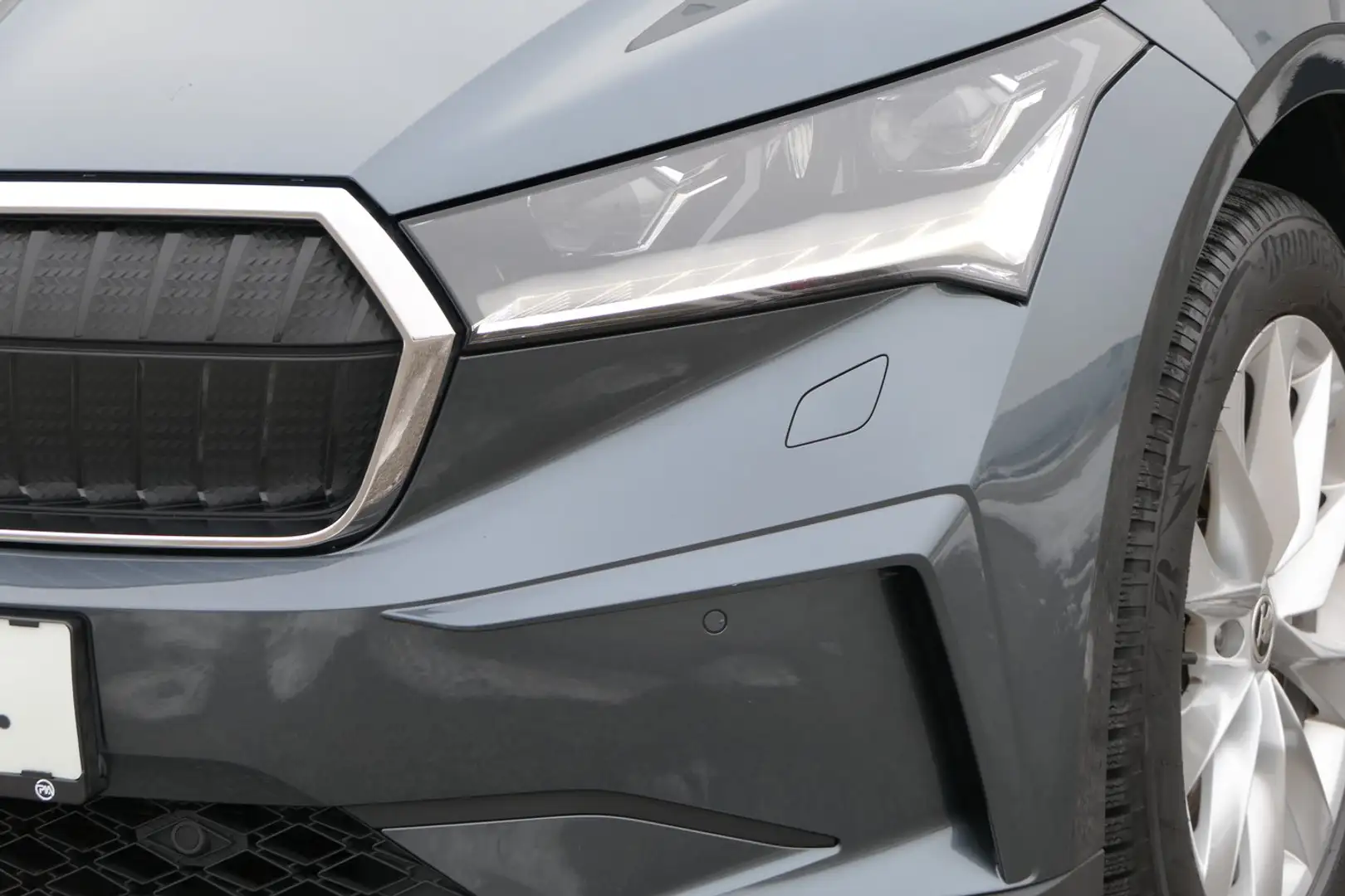 Skoda Enyaq 80 Grau - 2