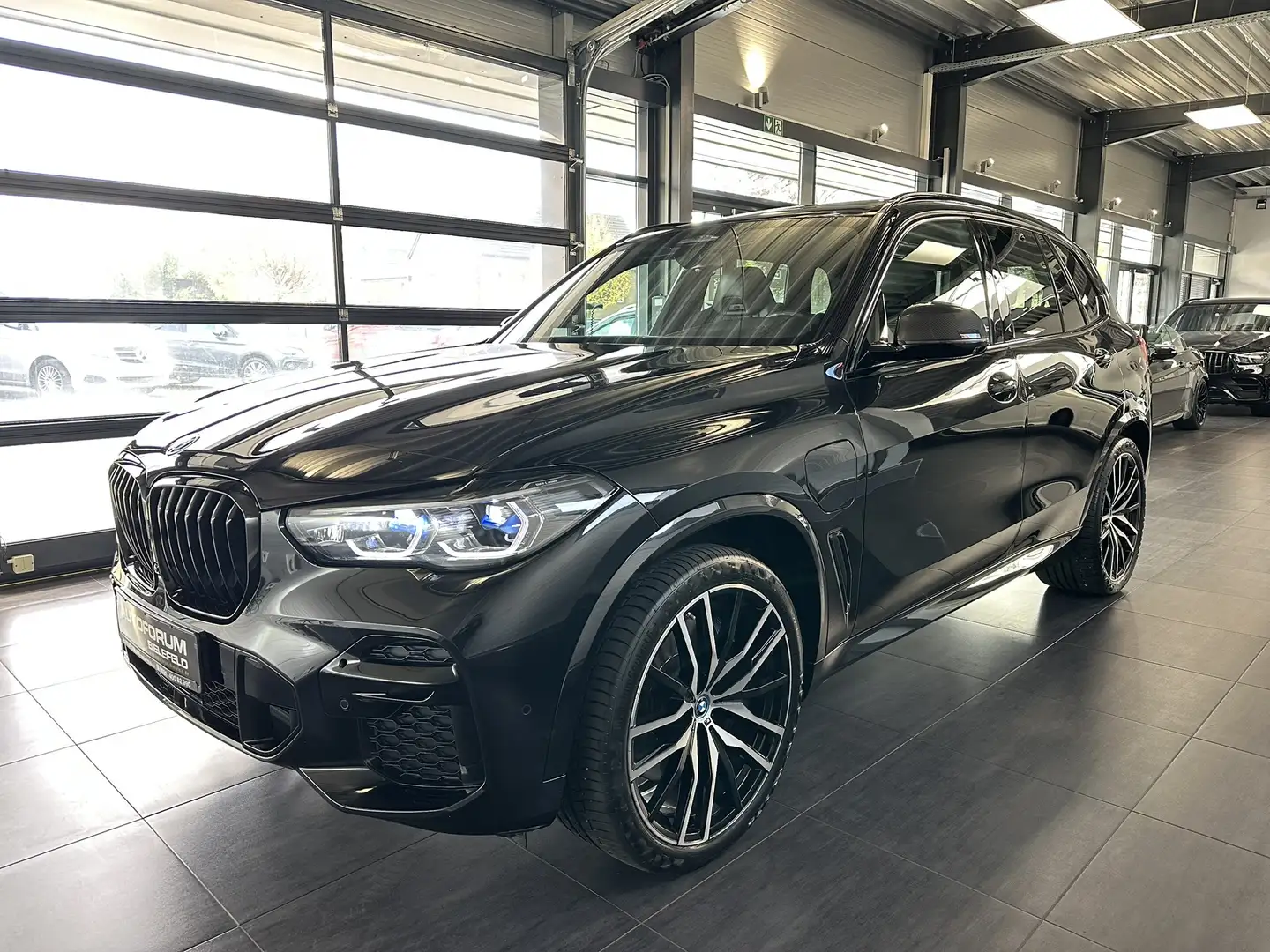 BMW X5 xDrive45e M Sport|Fond-Entert.|Pano|AHK|LM22 Schwarz - 2