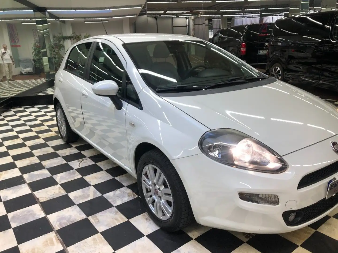 Fiat Punto 1.4 8V 5 porte Easypower Lounge Bianco - 2