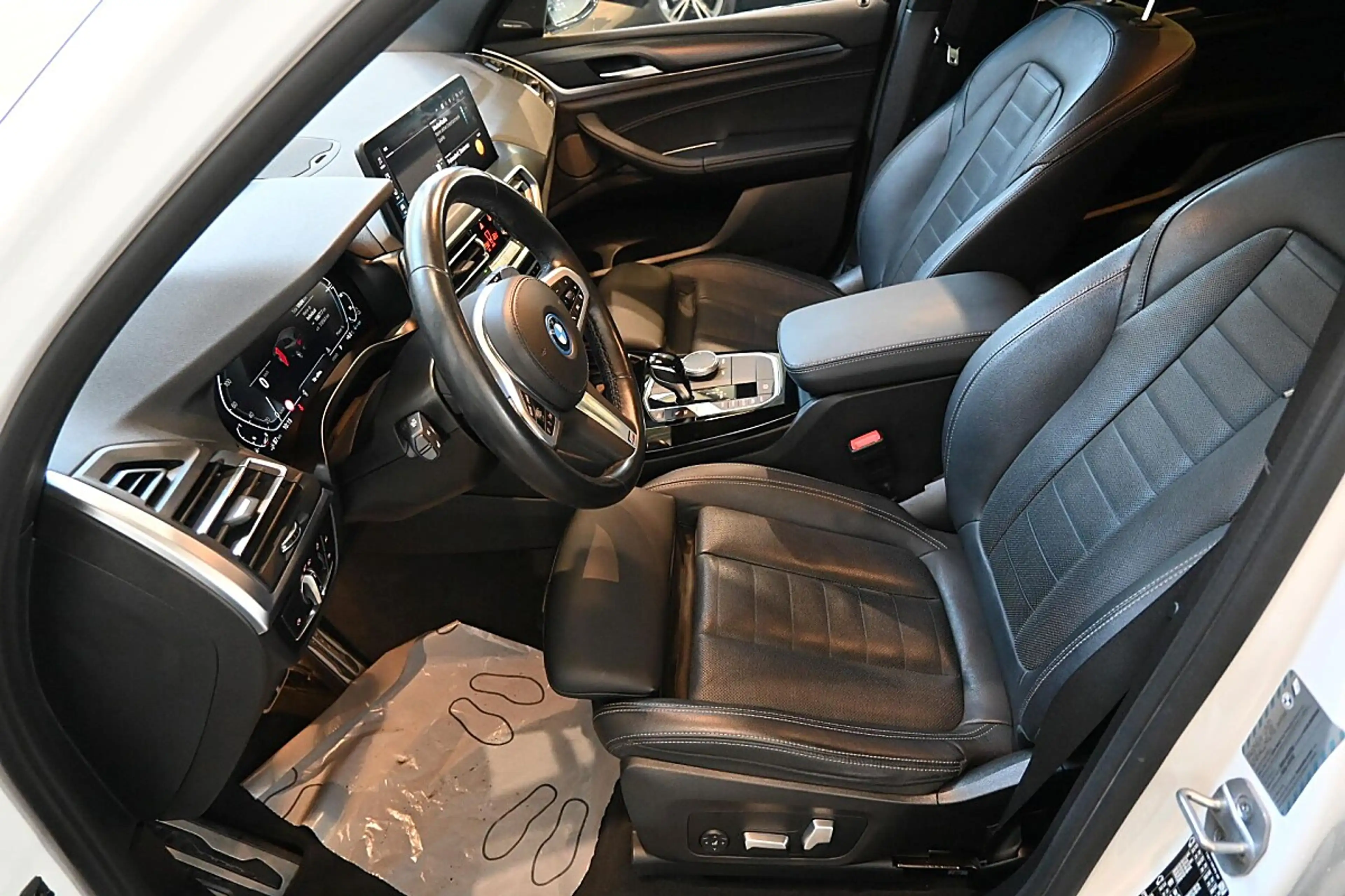 BMW X3 xDrive 30e Msport; AHK, Head-UP, Sitzbelüftung — photo 13