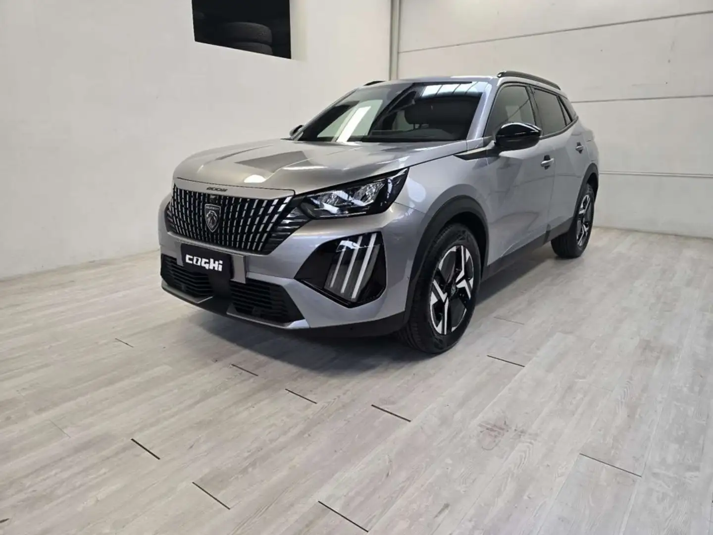 Peugeot 2008 Hybrid 145 e-DCS6 Allure Gris - 1