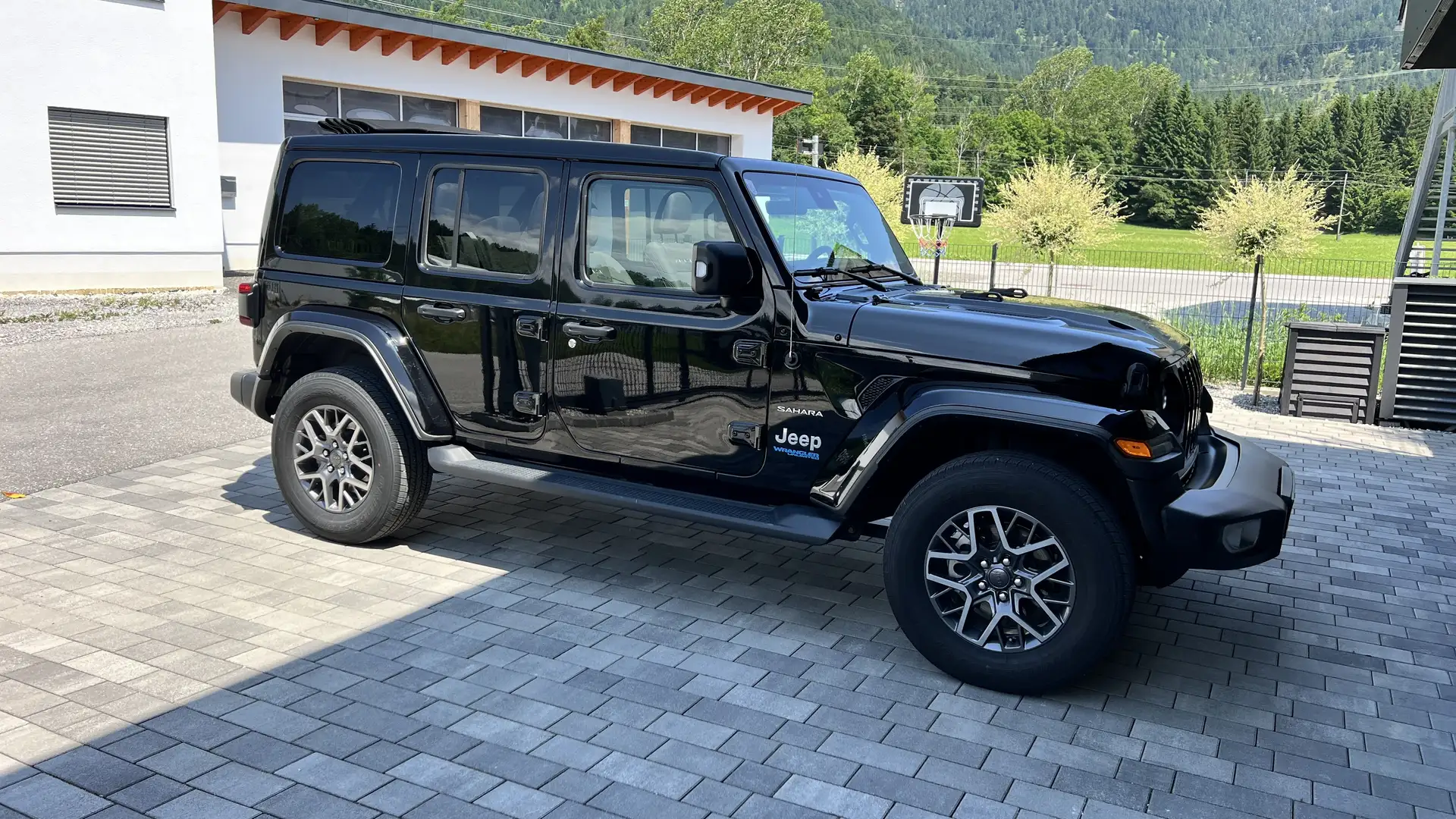 Jeep Wrangler Wrangler Sahara 2.0 PHEV 380 PS AT 4xe Sahara Schwarz - 1