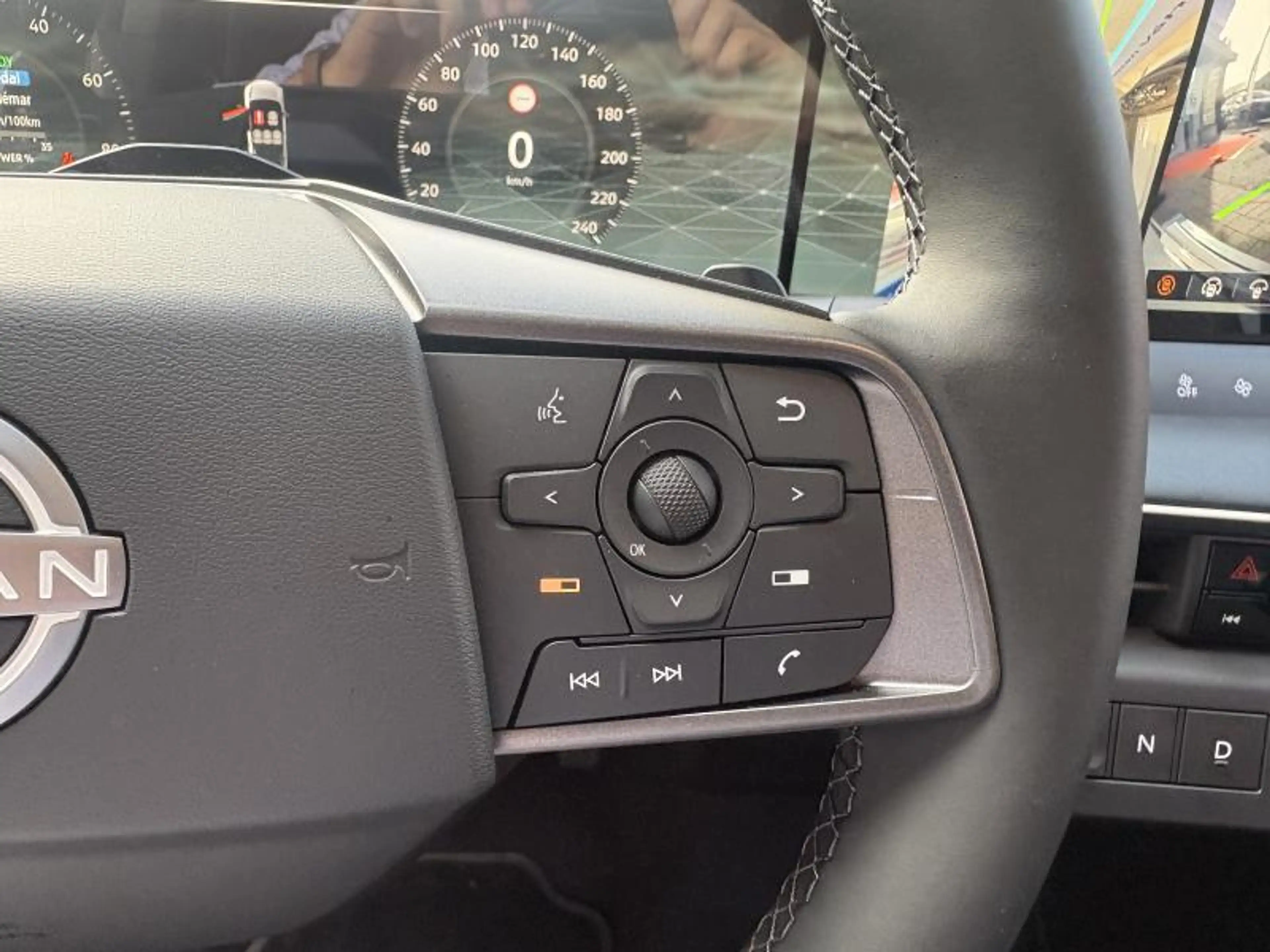 Nissan Leaf 75 KWh EVOLVE + Two-Tone — photo 14