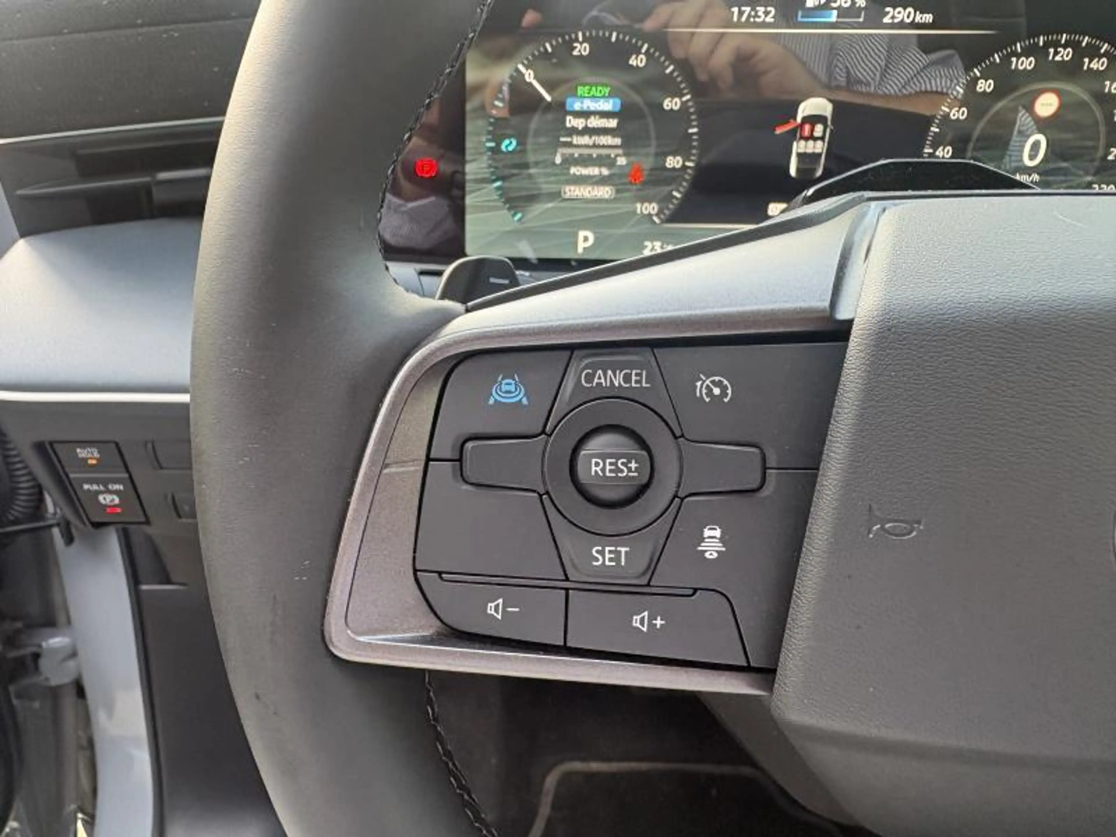 Nissan Leaf 75 KWh EVOLVE + Two-Tone — photo 13