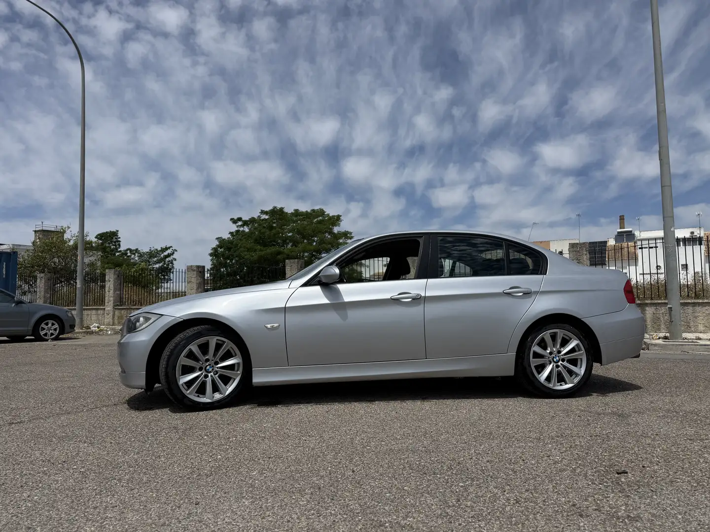 BMW 320 320d - 1