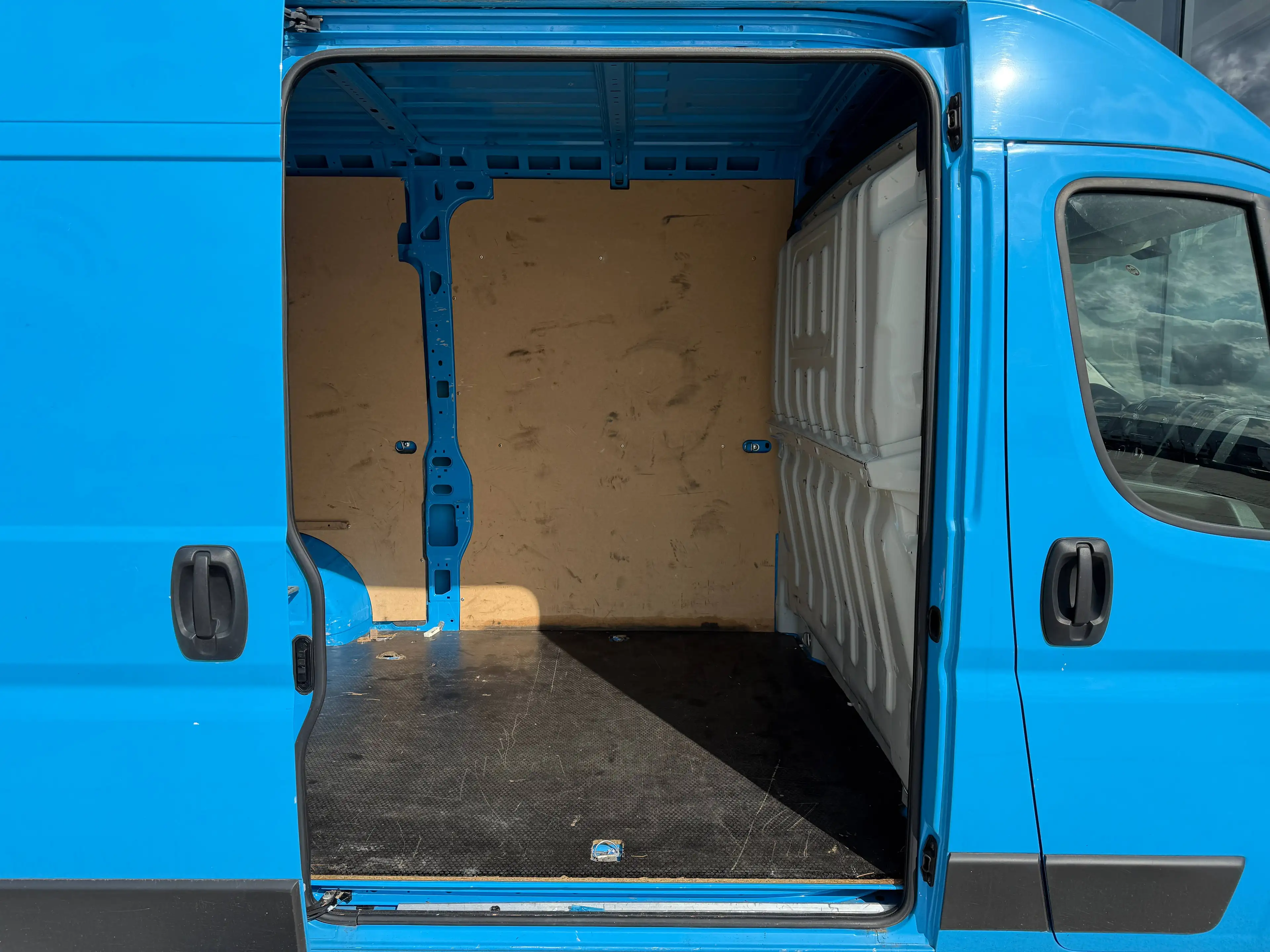 Citroen Jumper 33 L2H2 Club BlueHDi 120 Start — photo 12