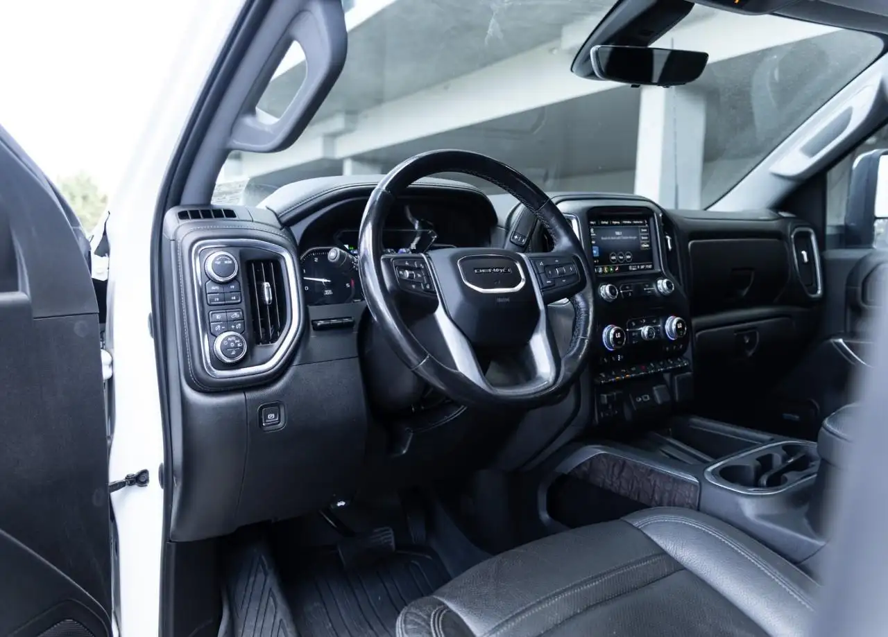 GMC Sierra 3500HD снимка GMC Sierra 3500HD
