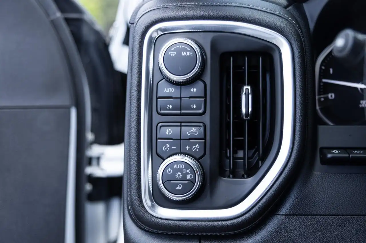GMC Sierra 3500HD снимка GMC Sierra 3500HD