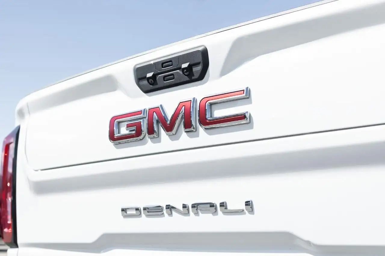 GMC Sierra 3500HD снимка GMC Sierra 3500HD