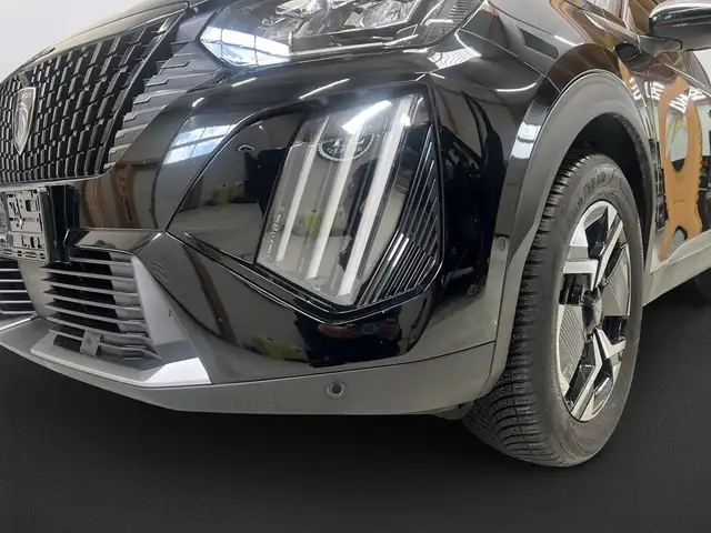 Peugeot 2008 view 9