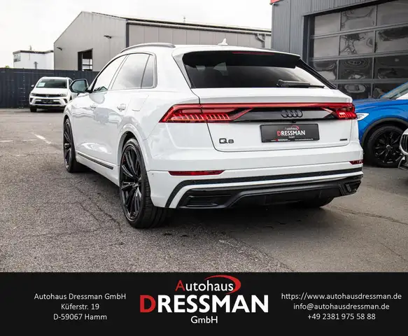 Audi Q8 view 6