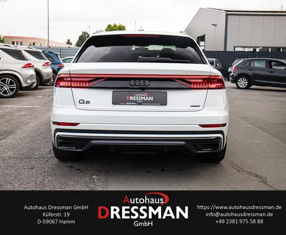 Audi Q8 view 5