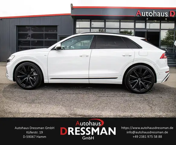 Audi Q8 view 7