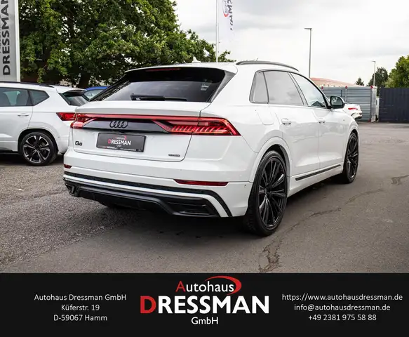 Audi Q8 view 4