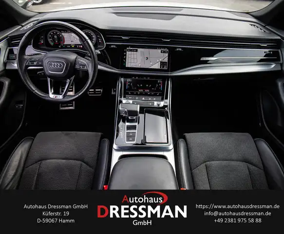 Audi Q8 view 13