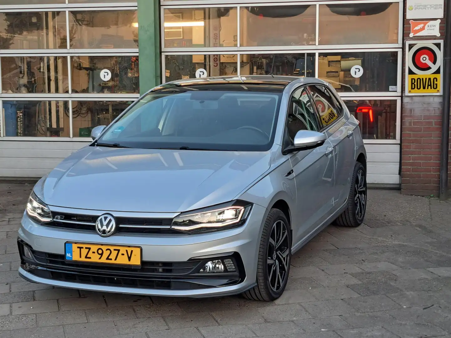 Volkswagen Polo 1.0 TSI Comfortline/R-Line/PanoDak Grijs - 1