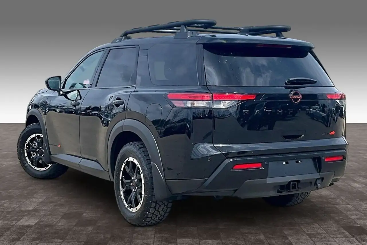 Nissan Pathfinder снимка Nissan Pathfinder
