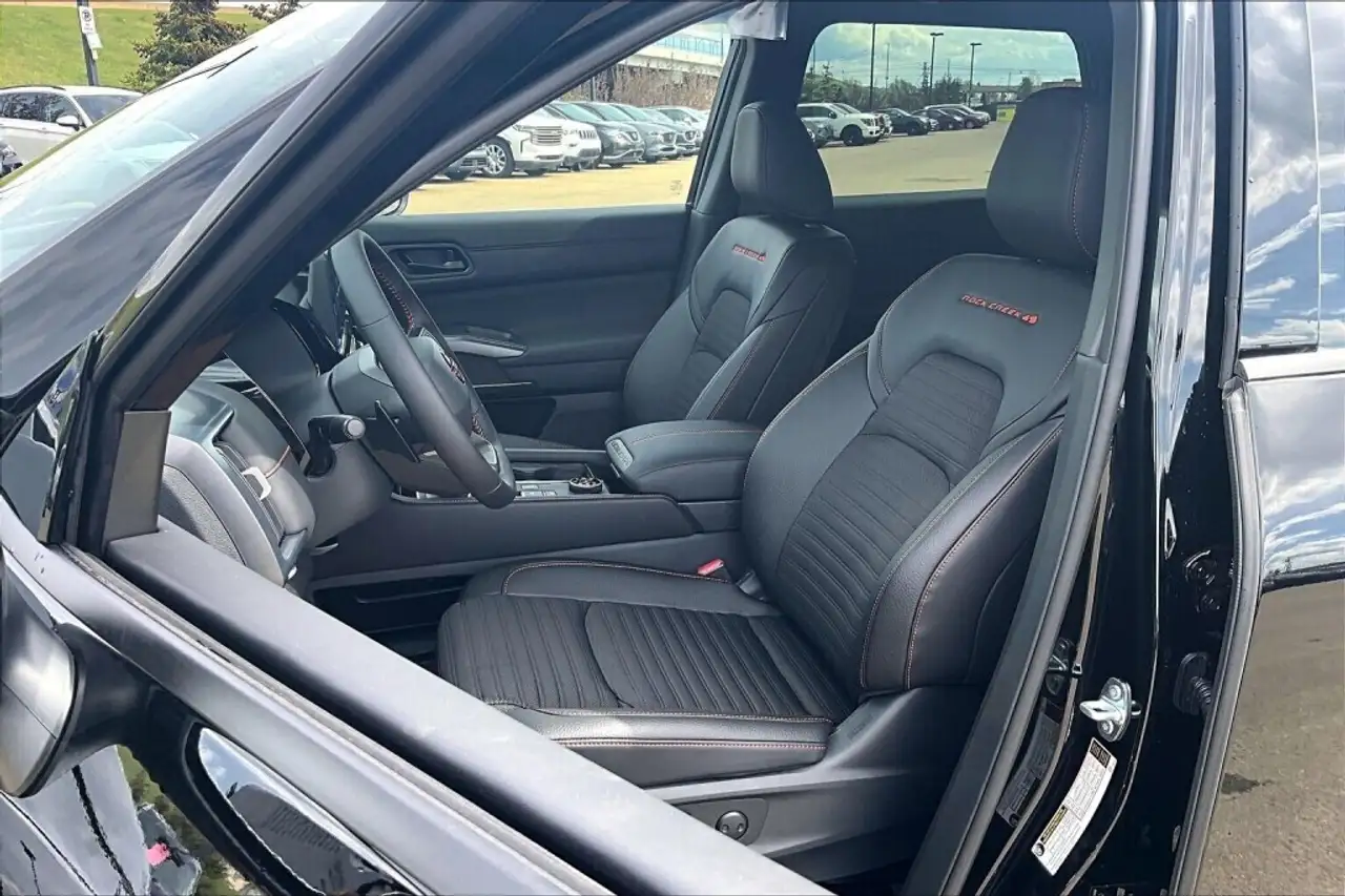 Nissan Pathfinder снимка Nissan Pathfinder