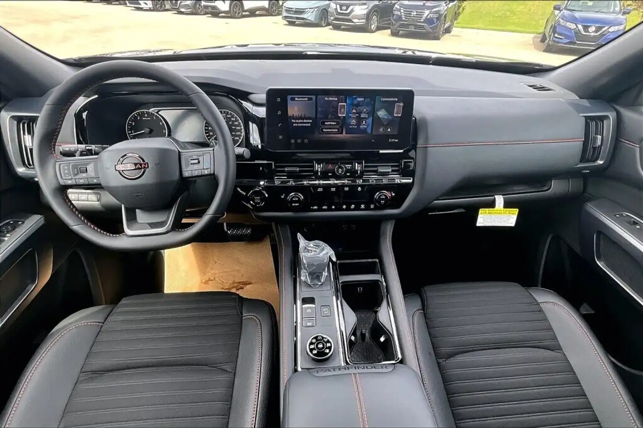 Nissan Pathfinder снимка Nissan Pathfinder