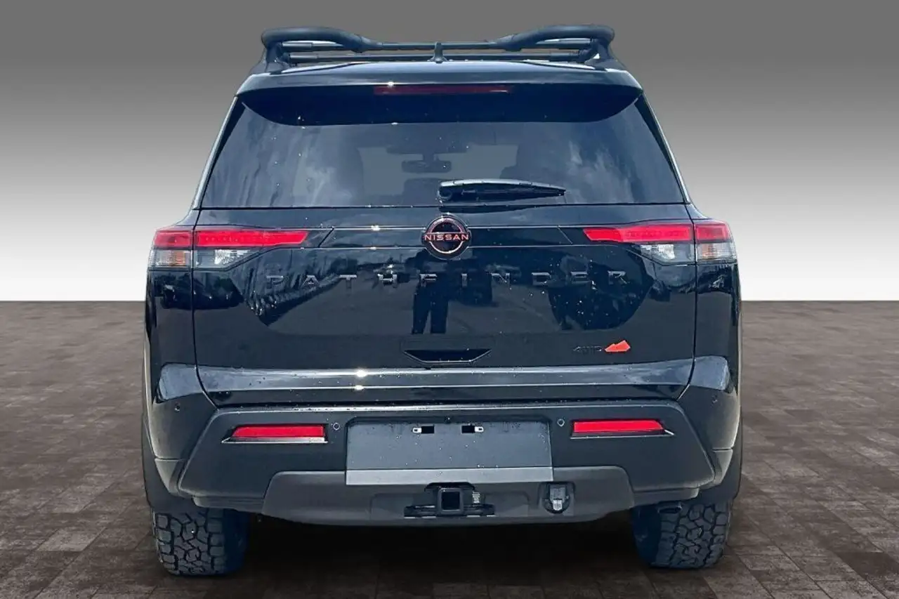 Nissan Pathfinder снимка Nissan Pathfinder