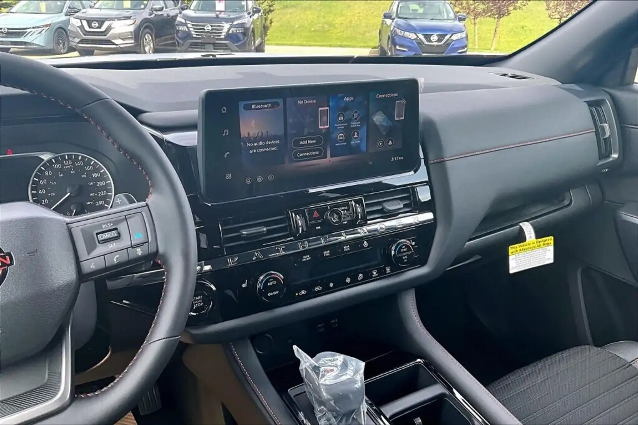 Nissan Pathfinder снимка Nissan Pathfinder