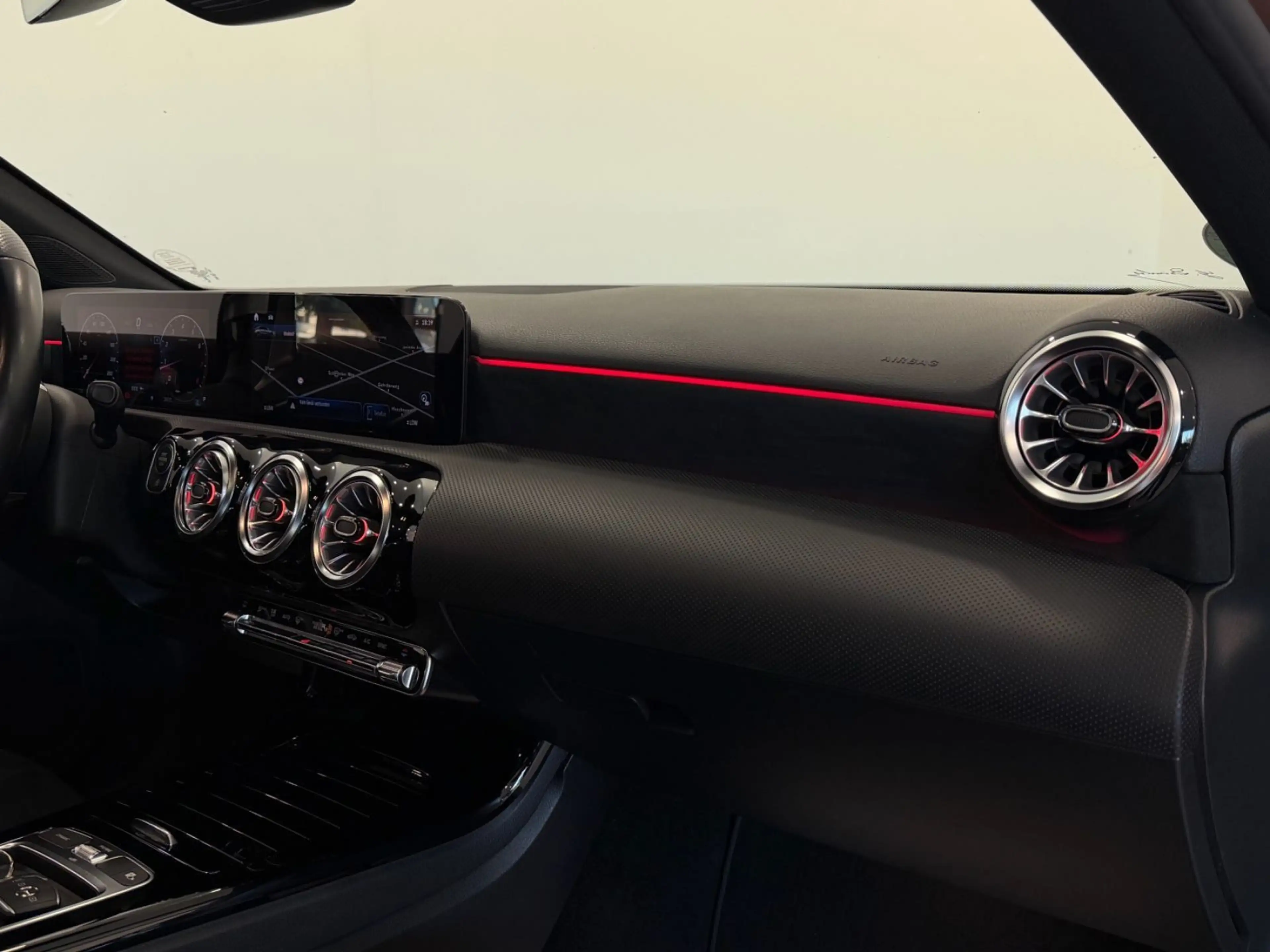 Mercedes-Benz A 200 Lim. Mild-Hybrid AMG-Line|PANO|MBUX|360°| — photo 9